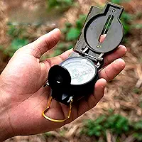 Bússola Militar de Sobrevivência Visor Com Ampliação Para Navegação e Trilhas Bússola Lensática De Marcha Com Caixa Metálica Com Visor E Mostrador Luminoso