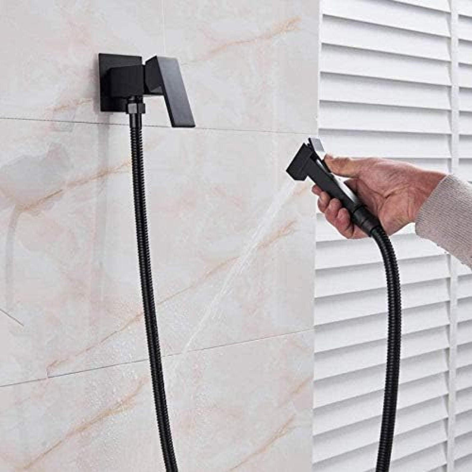 Grifo de ducha higiénico para lavadora e inodoro en aseos modernos