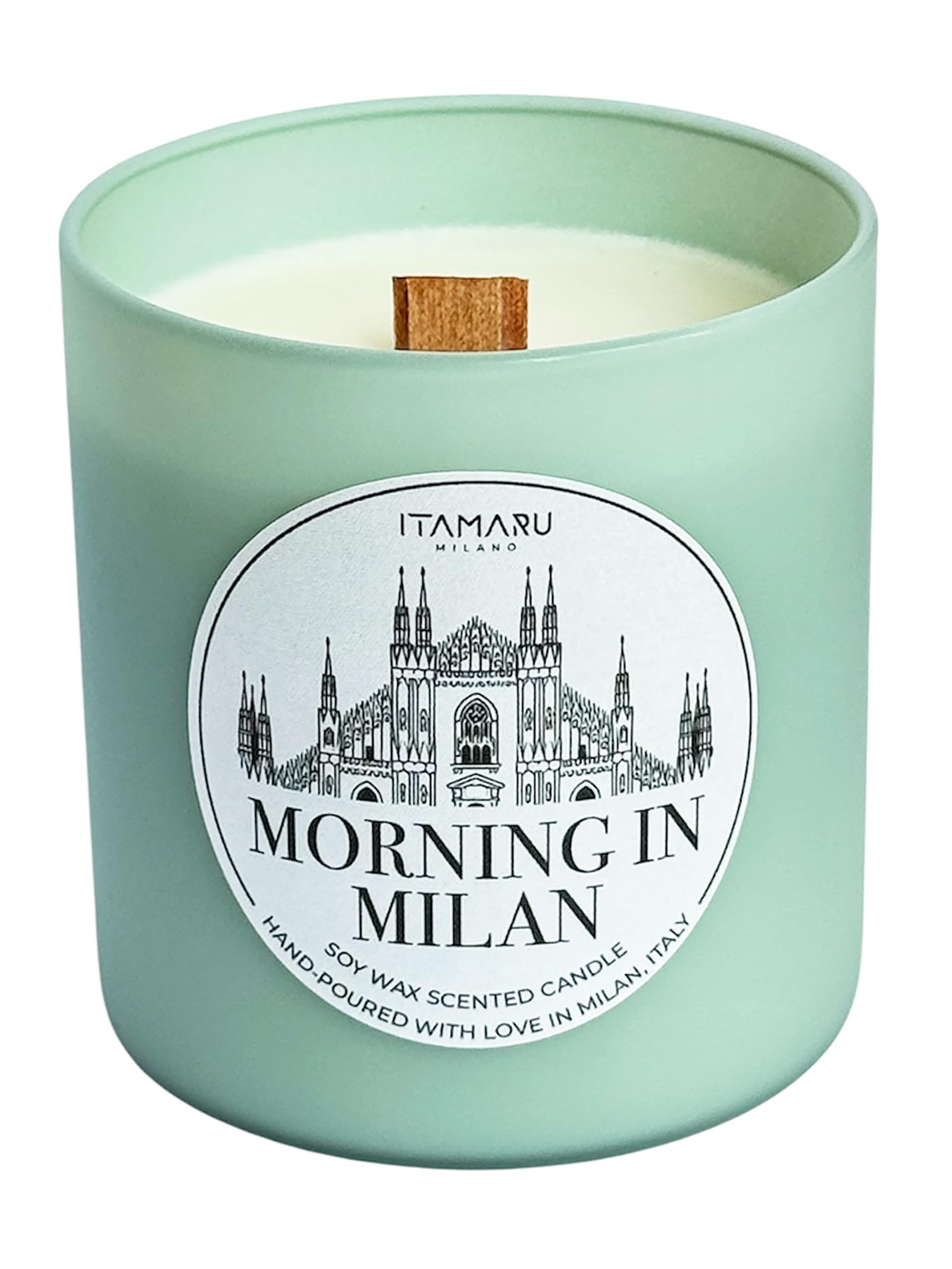 ITAMARU – Candela Profumata Artigianale Morning In Milan, in Cera di Soia 100%, con Stoppino in Legno, Vetro Verde Acqua, 270g – Handmade in Italia | Regalo per Lei | Regalo per Lui