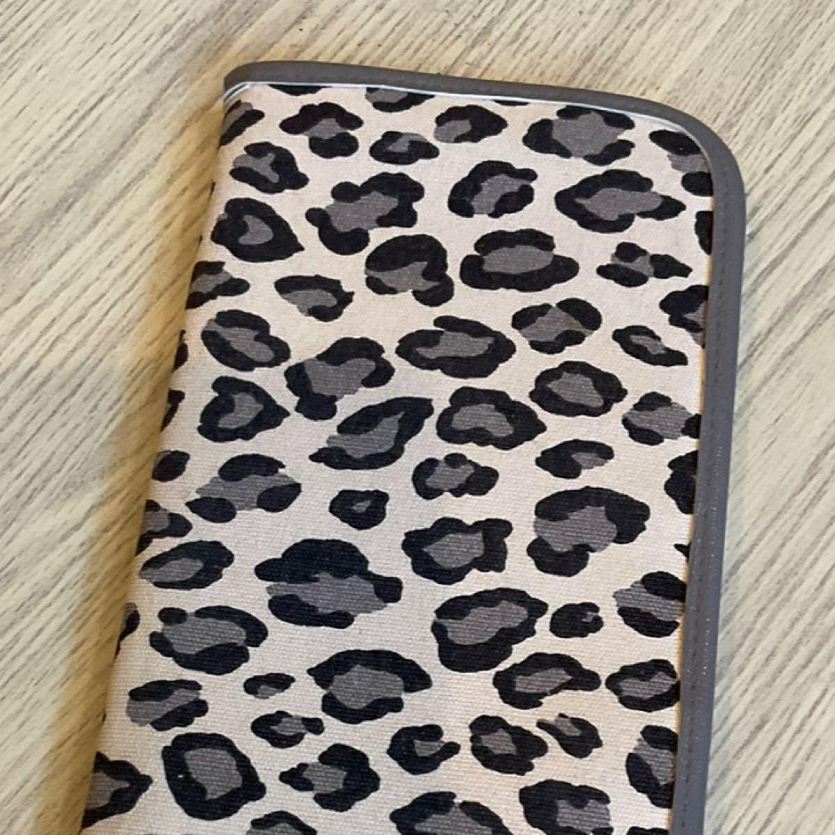 Amazon.co.jp: ヒョウ柄 マルチケース 母子手帳ケース 通帳ケース など  