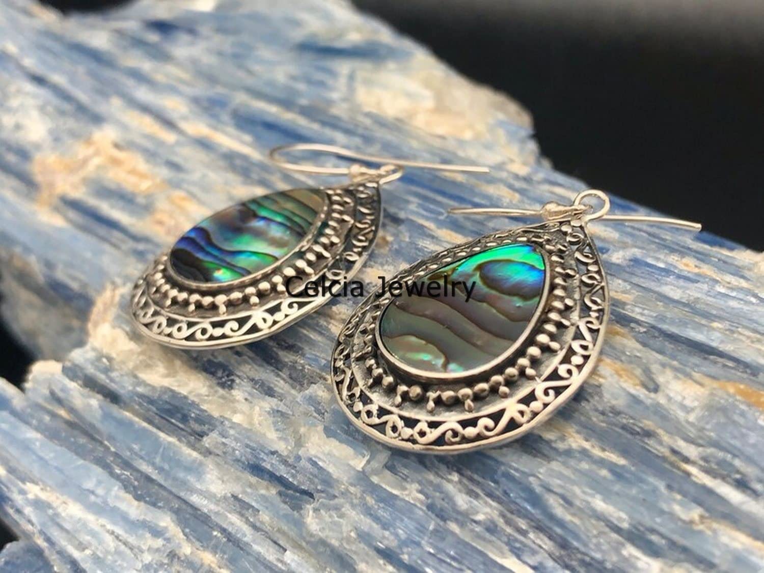 Pendientes colgantes de lágrima colgantes de plata esterlina 925 sólida para mujer, piedra preciosa de pera plana de concha de abulón genuina Pendientes de diseño increíbles para ella