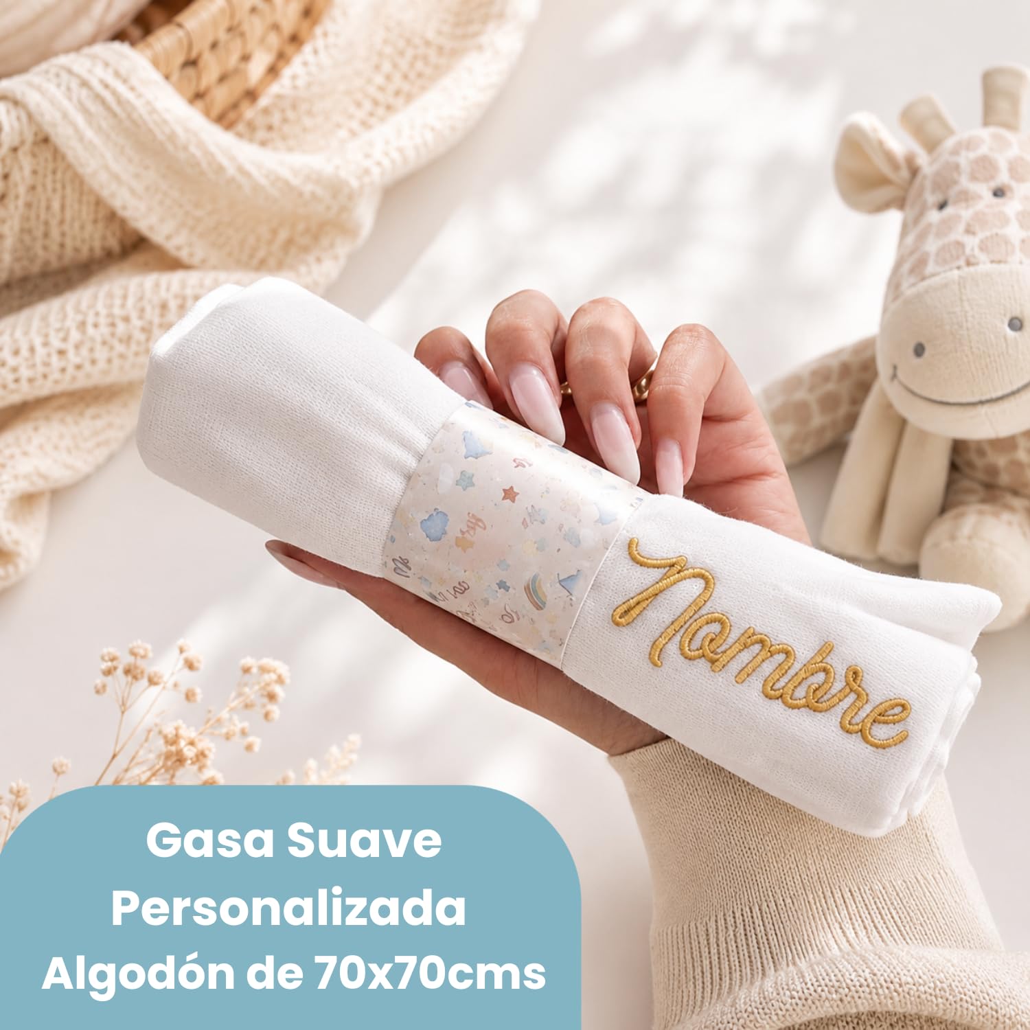 Cesta Bebé Personalizada Mi Jirafa, Regalo Recién Nacido con Manta Coralina, Peluche Jirafa, Cepillo y Peine Personalizados y Gasa Bordada