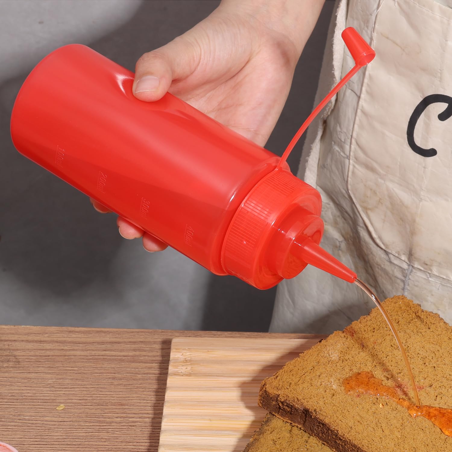 Plastic Squeeze Bottles Multipurpose Squirt Bottles for Ketchup, Condiments, BBQ Sauce, Dressing, Barbecue, Crafts and More (Red,480ML)