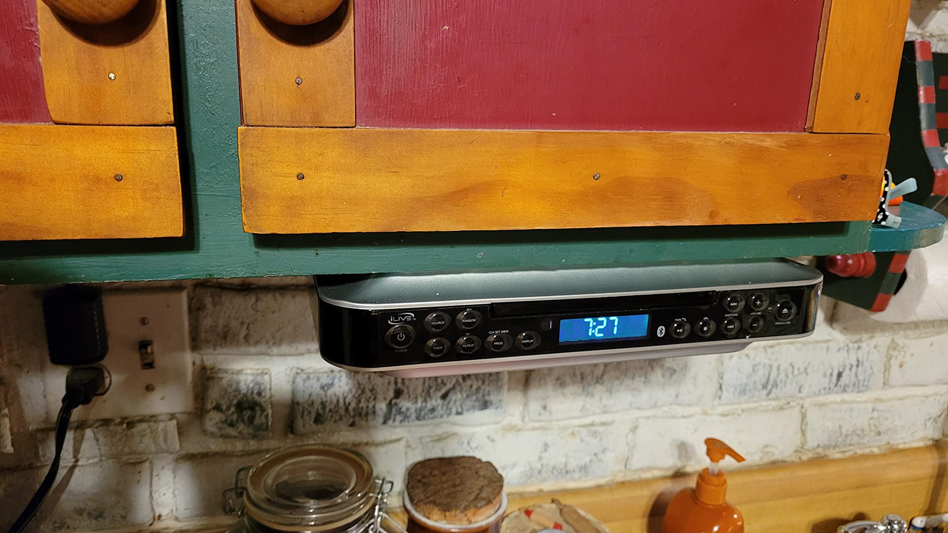 iLive Bluetooth Under The Kitchen Clock Radio with