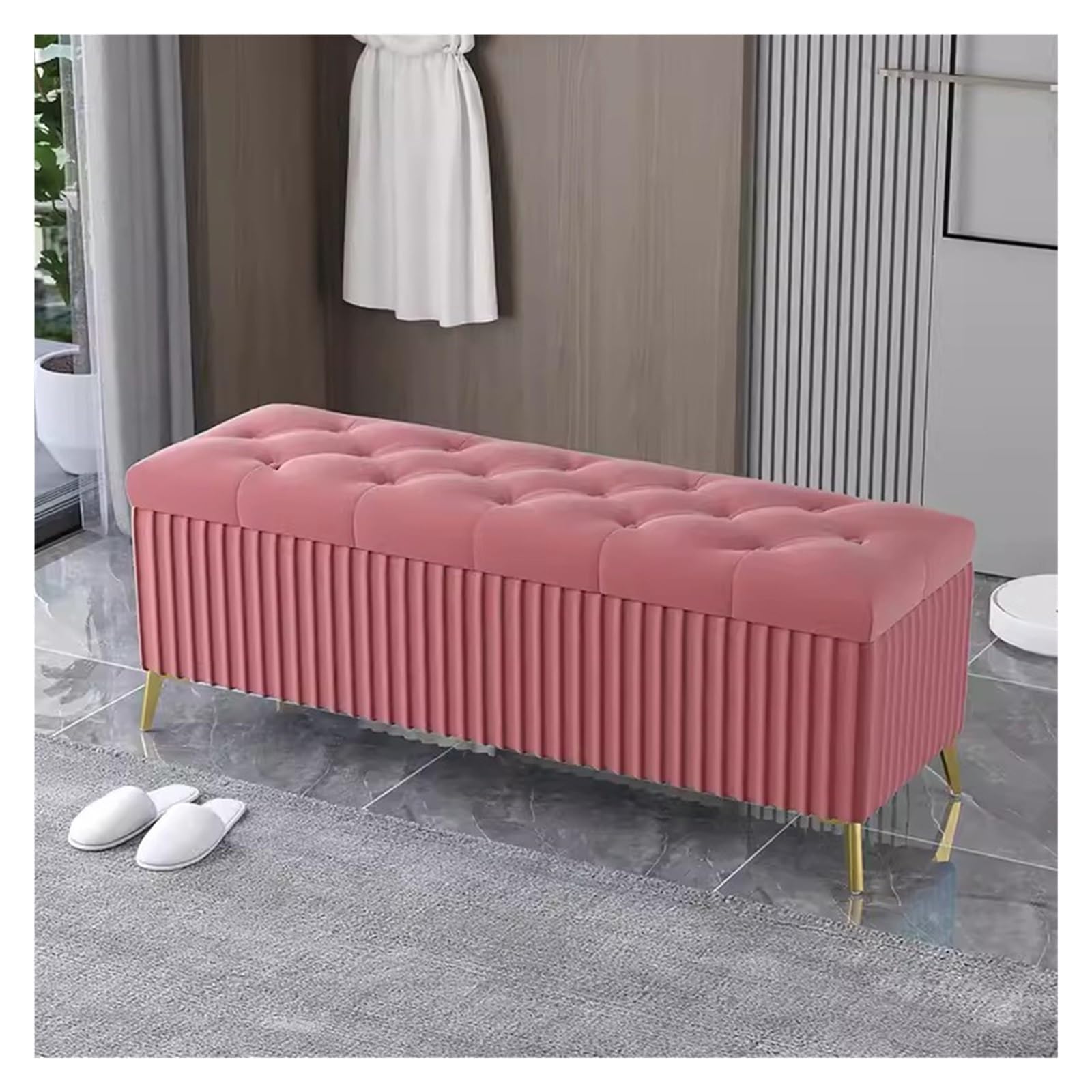Banc de fenêtre en velours capitonné pour optimiser l'espace et s'asseoir dans l'entrée