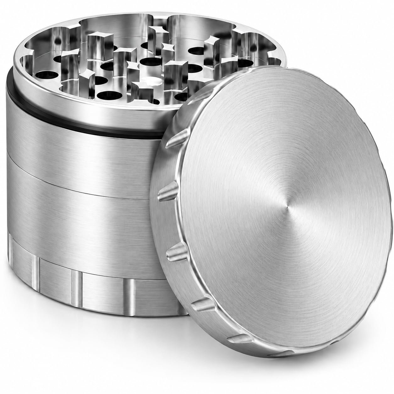 JCASE Edelstahl Grinder 63 mm, 4-teilig – massive Kräuter- & Gewürzmühle aus rostfreiem Stahl, 435 g, mit feinem Sieb, Magnetdeckel & Hardcase-Tasche