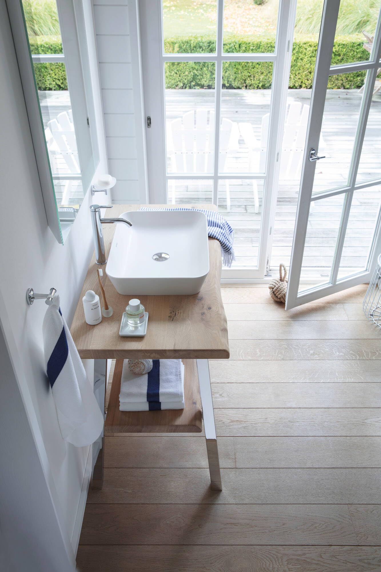 Duravit évier Cape Cod, 550x400 mm, sans Table de robinetterie, sans trop-Plein, Coloris: Couleur intérieure Blanche, Couleur extérieure Blanche - 2347550000