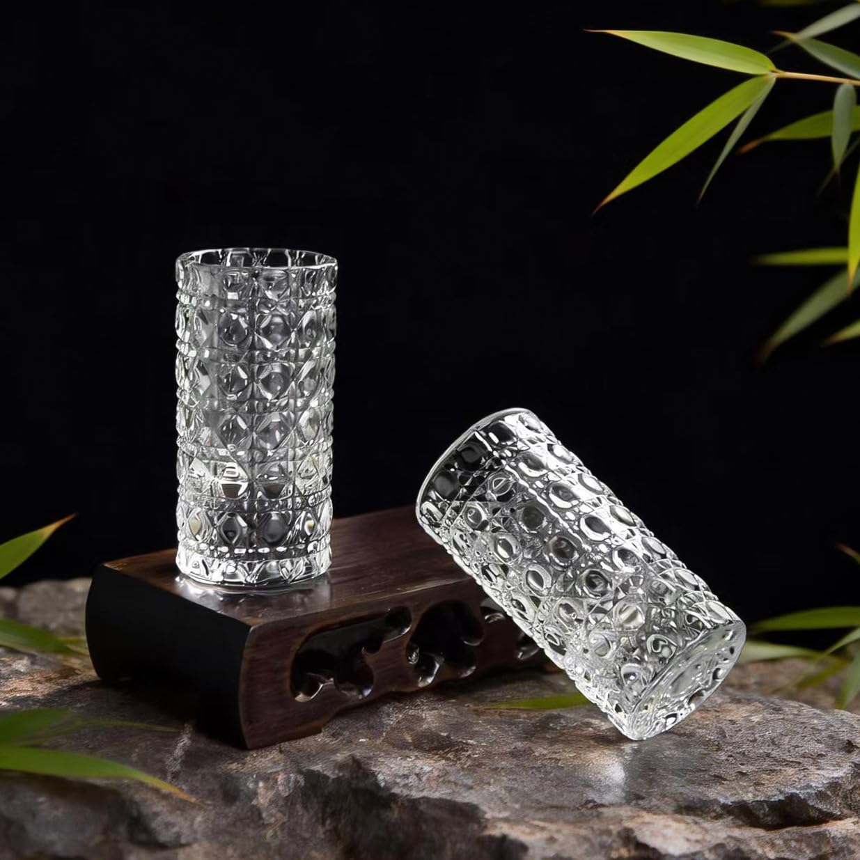 Lot de 10 Verres à Shot, Petits Verres à Shot Ronds en Cristal, Ensemble de Verres à Shot en Cristal, Verre épaissi avec Motif sculpté en Relief, Verres à Shot pour Mariages,30ml