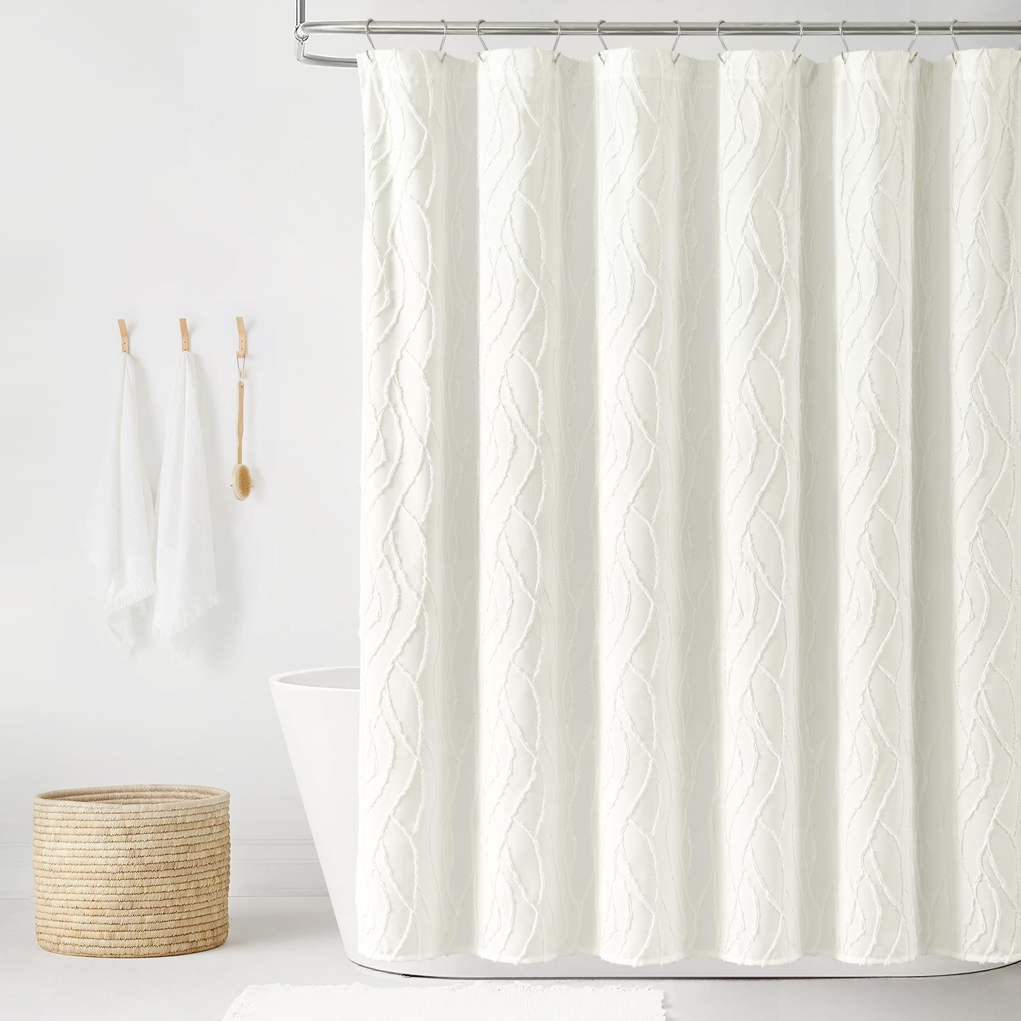 Rideau de douche jacquard blanc doux texturé pour une ambiance spa et cottage à la maison
