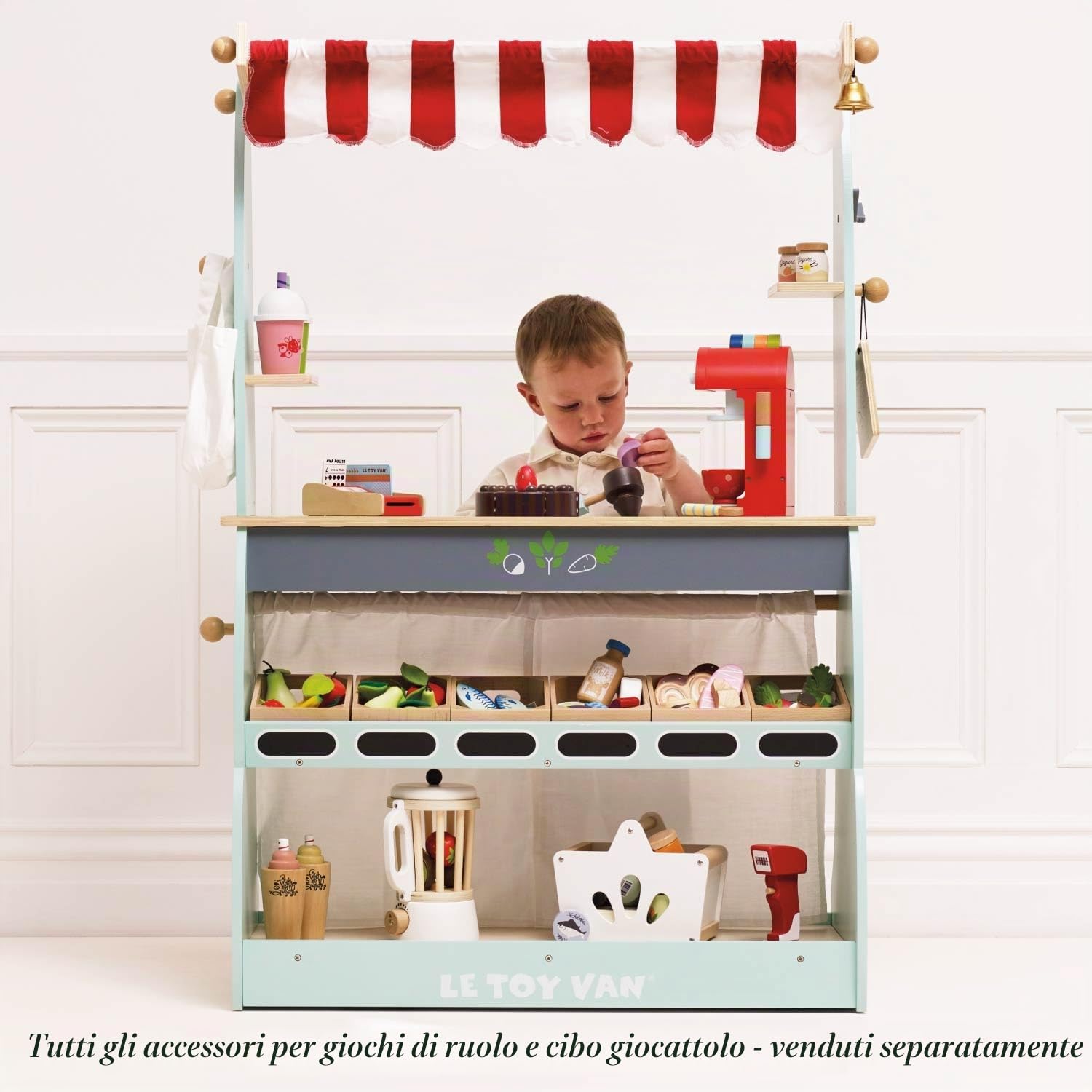 Le Toy Van - TV317 - Gioco educativo per Bambini dai 3 Anni supermercato Grande caffetteria Giocattolo Reversibile con Ruote 2 in 1, Include 1 Lavagna, 1 Campanello e 1 Borsa della Spesa, in Legno