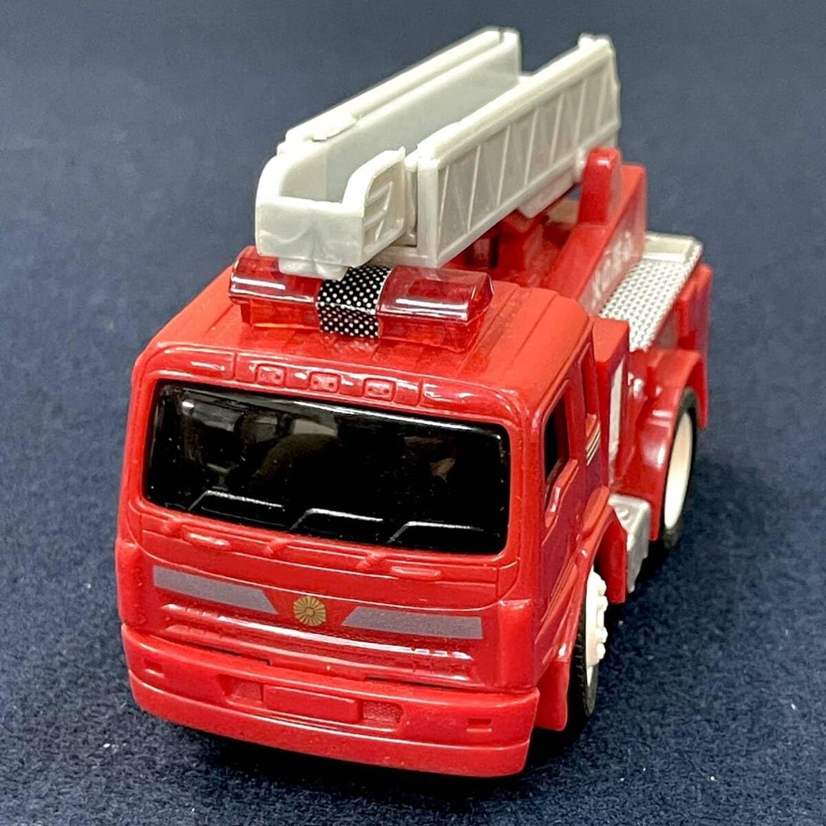 おもちゃ　乗物　はたらく　キャリアカー　レッカー車　パトカー　消防車　ダンプカー おもちゃ 乗物 はたらく キャリアカー レッカー車 パトカー 消防車