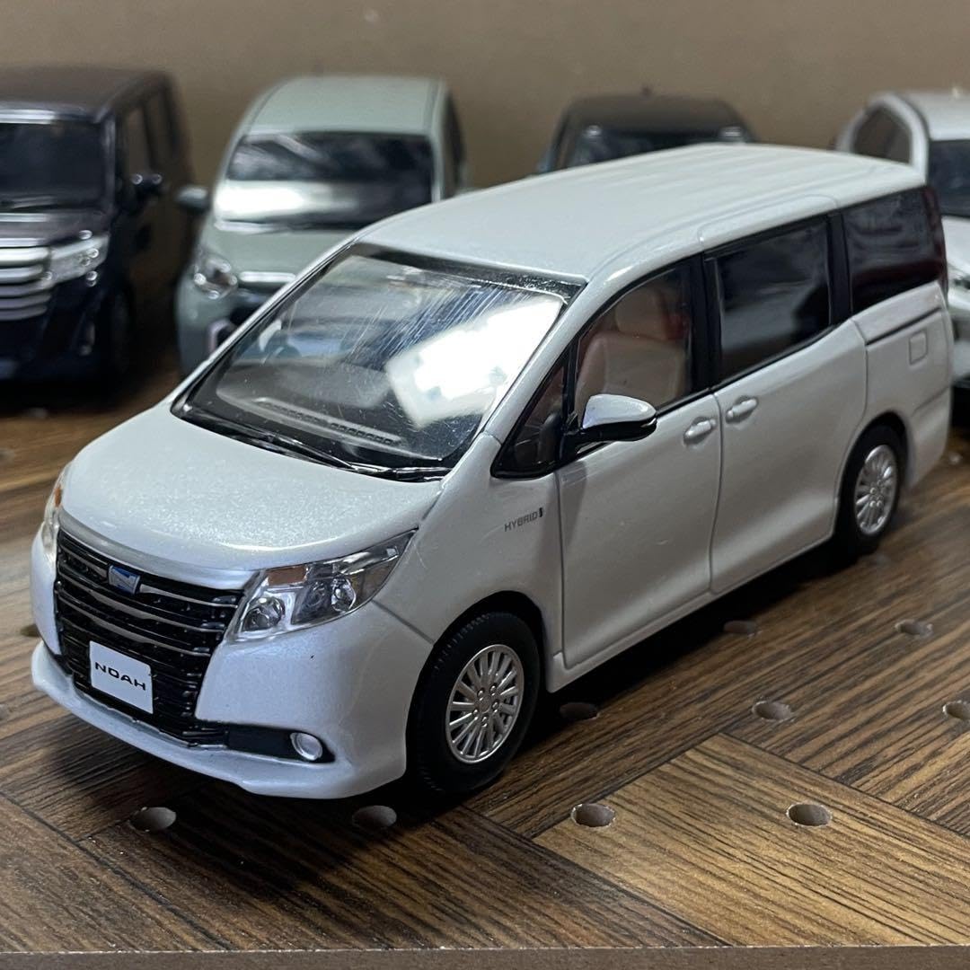 トヨタ ノア カラーサンプル ホワイトパール Amazon | 1/24 ミニカー ノア NOAH G`s 非売品 カラーサンプル