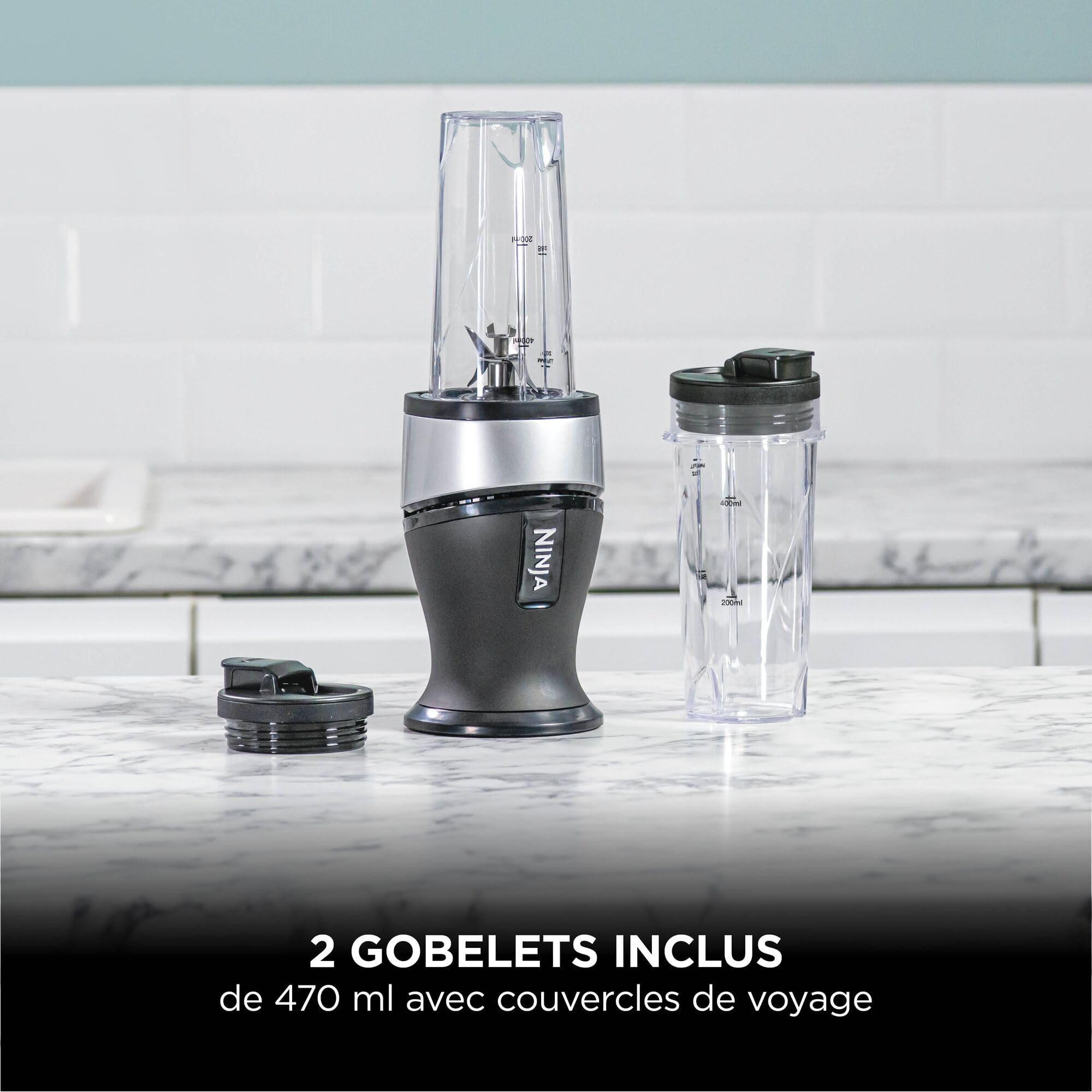 Ninja 700W Mixeur Slim et Smoothie Maker, 2x 470ml gobelets avec couvercles à bec, mixeur personnel, écrase la glace et les fruits congelés, argent/noir QB3001EUS