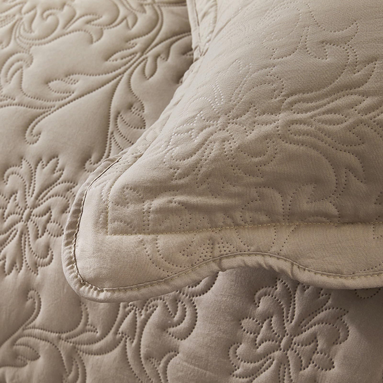 OKYUK 3-Piece Queen Quilt Set Quilted Bedspread Oversized Microfiber Lightweight Coverlet Set including Shams Reversible Printed Coverlet Bedding Set for All Season,220x240cm (Light camel - Image 4