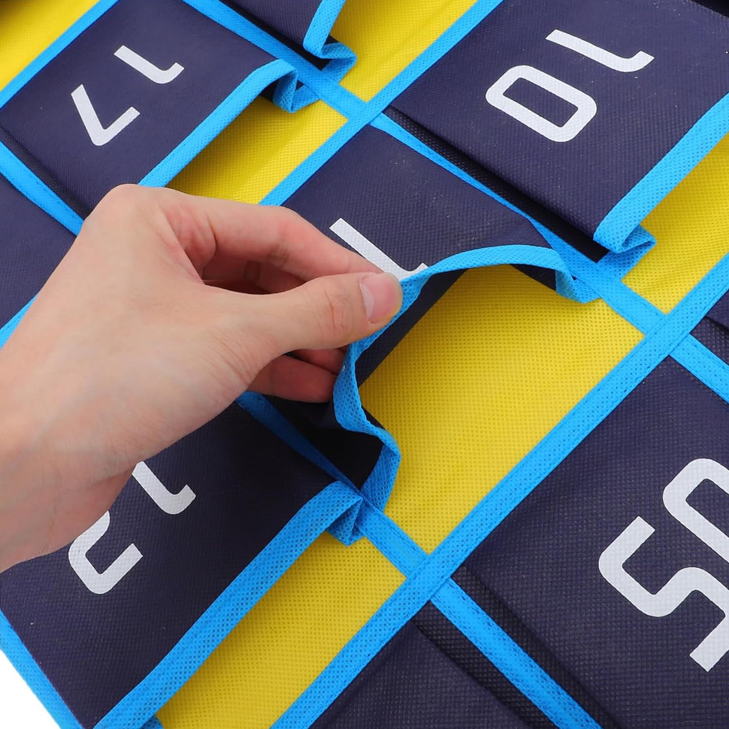 PAULONE Grafico Tascabile Con 48 Tasche Per Cellulare E Calcolatrice – Organizer Da Parete Con Adesivi Numerati, Bianco