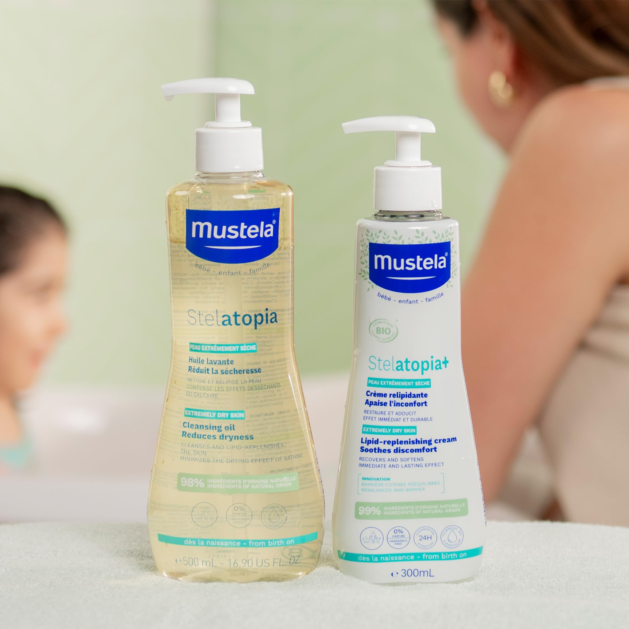 Mustela Stelatopia Olio Bagno per Pelle con Estrema Secchezza o Dermatite Atopica, Corpo e Capelli, Neonati, Bambini, Tutta la Famiglia - Detersione Quotidiana, Reintegra i Lipidi della Pelle (500ml)