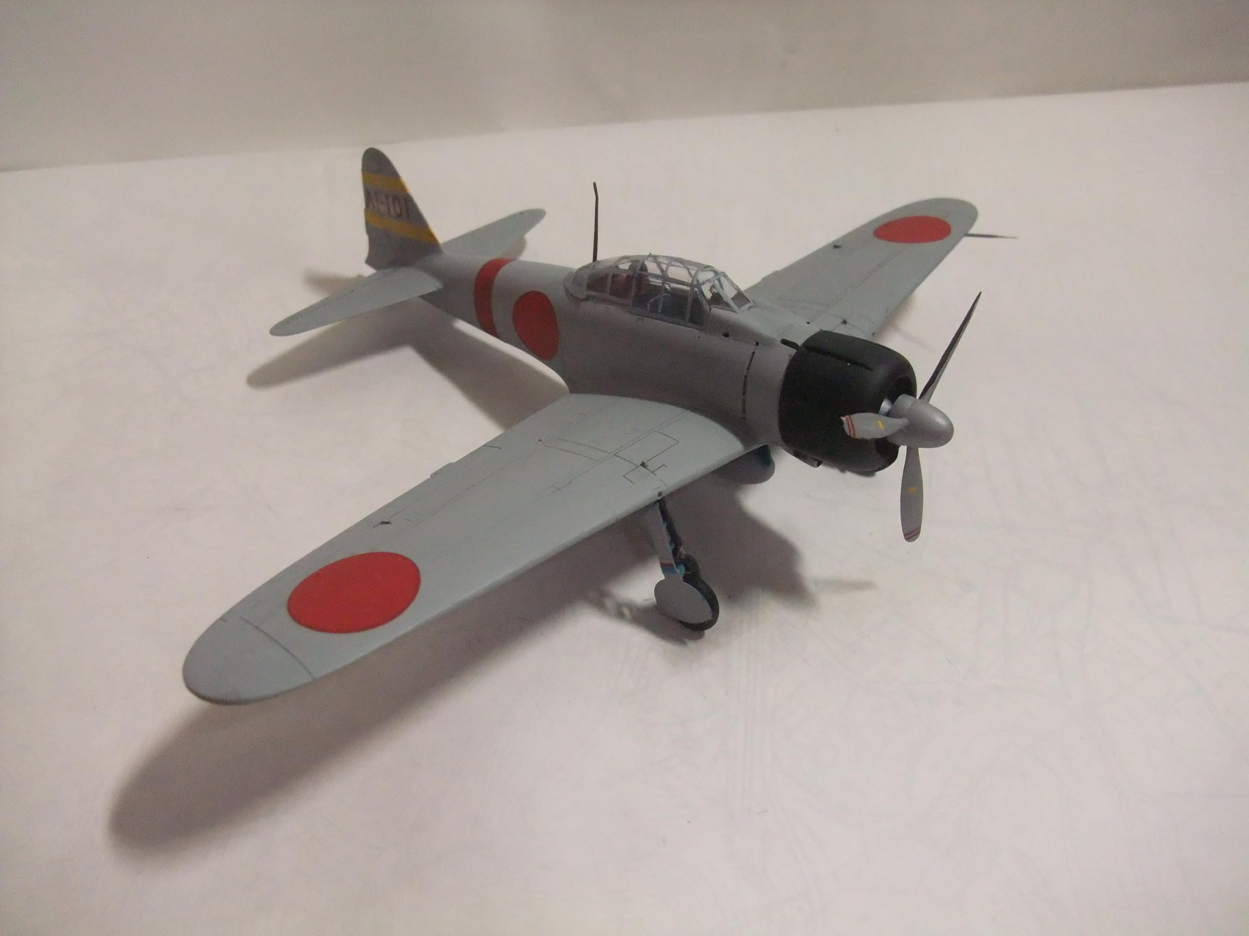 Amazon | 完成品 日本海軍零戦21型艦上戦闘機 空母 赤城 搭載機 縮尺 