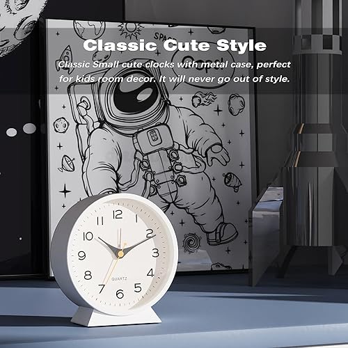 Miniatura 6 de AYRELY Reloj despertador analógico de 4.5 pulgadas, pequeño reloj de escritorio retro que funciona con pilas, reloj de mesa de metal brillante con
