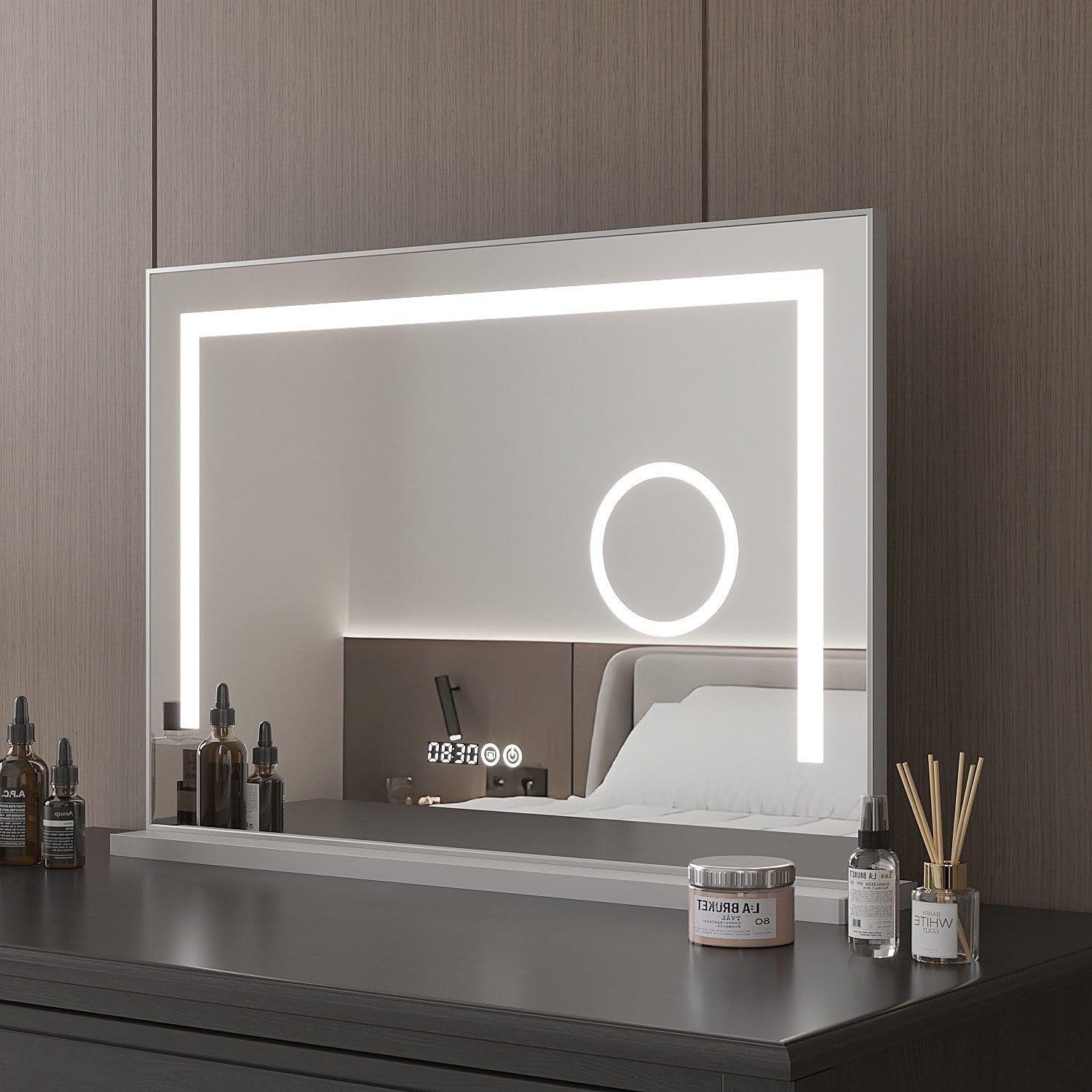 Hollywood Spiegel 70x50cm Schminkspiegel Kosmetikspiegel Kosmetikspiegel beleuchtet mit Led Beleuchtung Vergrößerung Licht,Digital Uhr,dimmbar,3 Lichtfarben,3xVergrößerung,Touch Schalter,Alurahmen