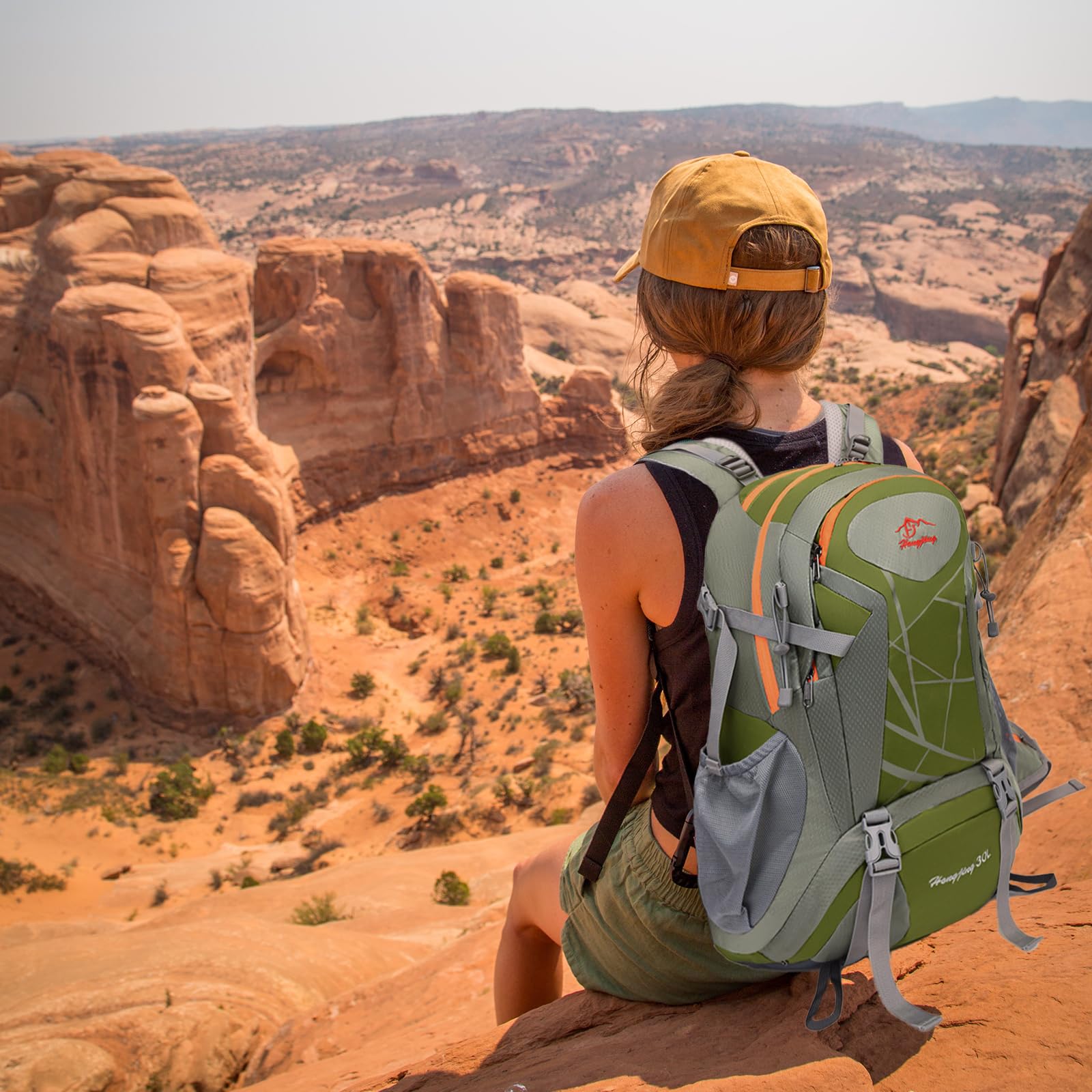 Zaino da trekking da 40 l, da uomo e da donna con copertura antipioggia, zaino impermeabile con ventilazione posteriore e schienale in rete, zaino da trekking, per ciclismo, alpinismo e