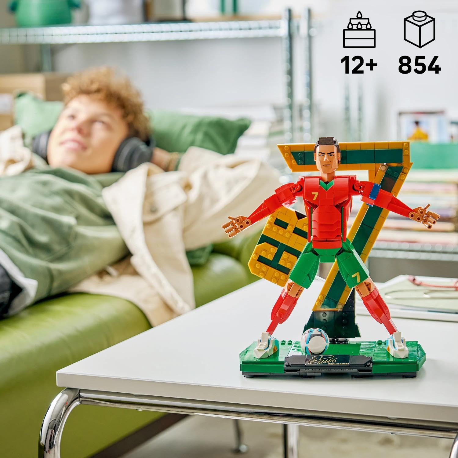 LEGO Editions Cristiano Ronaldo – Fußballlegende Spielzeug - 3D Figuren Modellbau - DIY Kinderzimmer Deko - Geschenk für Jungen, Mädchen ab 12 Jahren und Erwachsene Sportfans - 43016