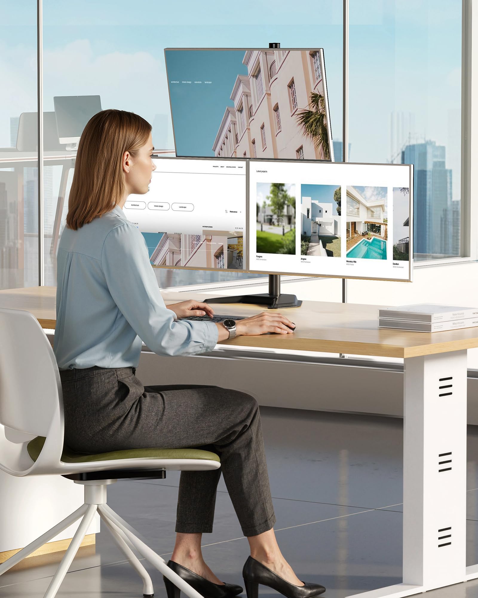 monTEK Soporte de monitor triple estable, soporte de escritorio totalmente ajustable para 3 pantallas de hasta 17 a 32 pulgadas cada una con capacidad de carga de 22 libras por brazo, base estable