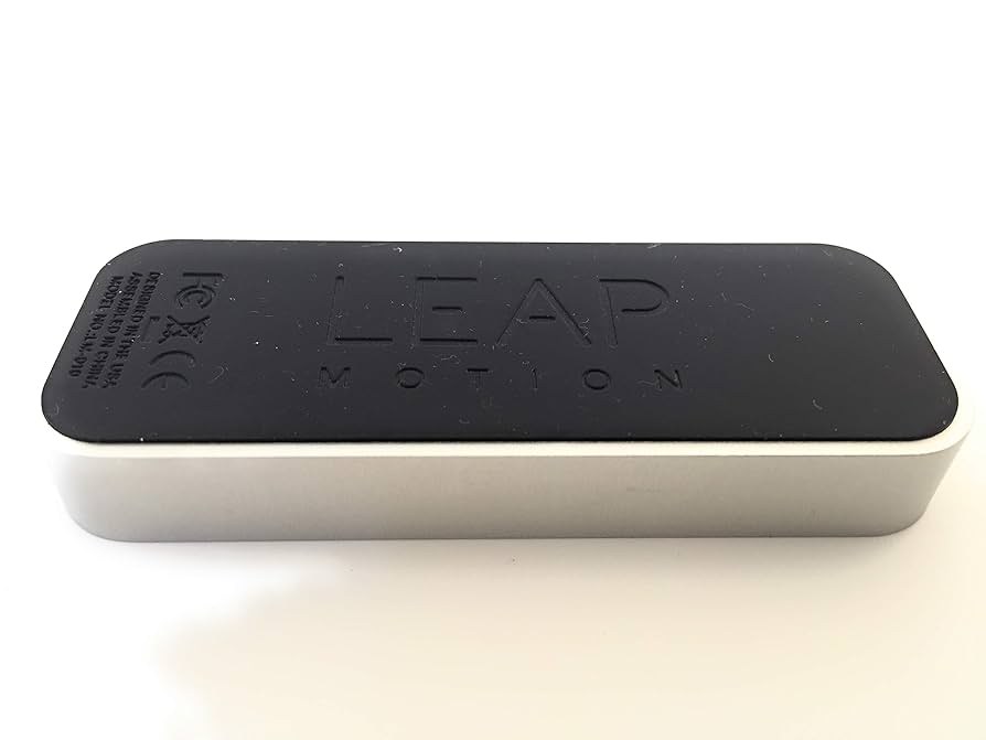 Leap Motion Controller 本体と付属品 Leap Motion Controller - RobotShop