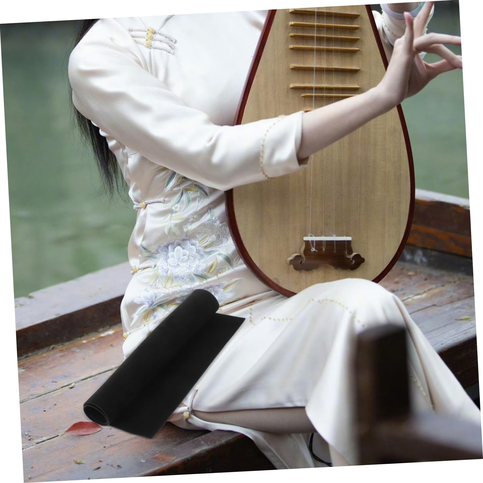 Tapis Antidérapant pour Instrument de Musique de Vache et Tissu Coussin Robuste pour Yueqin Erhu Guitare et Autres Instruments Accessoire Fiable pour Performances Stables