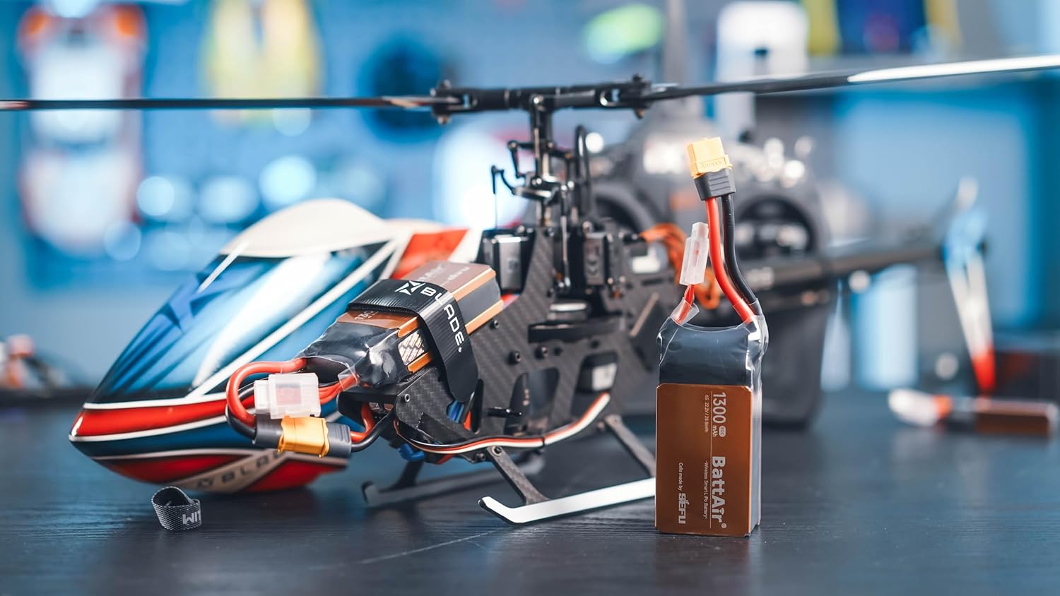 ISDT 22.2 V Smart Lipo Batteries 6S 1300 mAh 80C BattAir RC Car Battery with XT-60 Plug Hobby Batteries with Lipo Bag for RC Aeroplane Helicopter Tarpaulin Boat 1:10, Operated by Mobile Phone (2