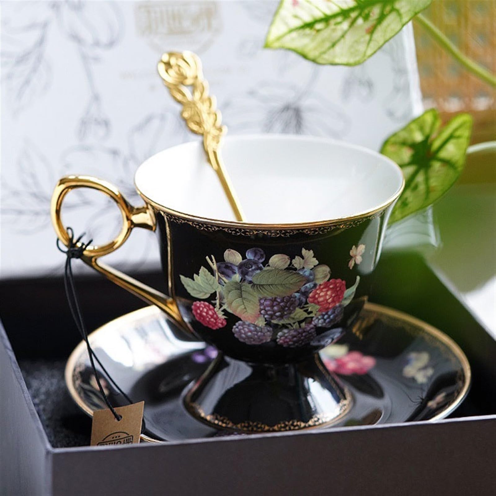Tazas de café Juego de tazas y platillos de café altos escandinavos, exquisitas tazas de té negras británicas de alta gama, tazas de té de flores de porcelana de hueso de lujo Uso doméstico(Negro)