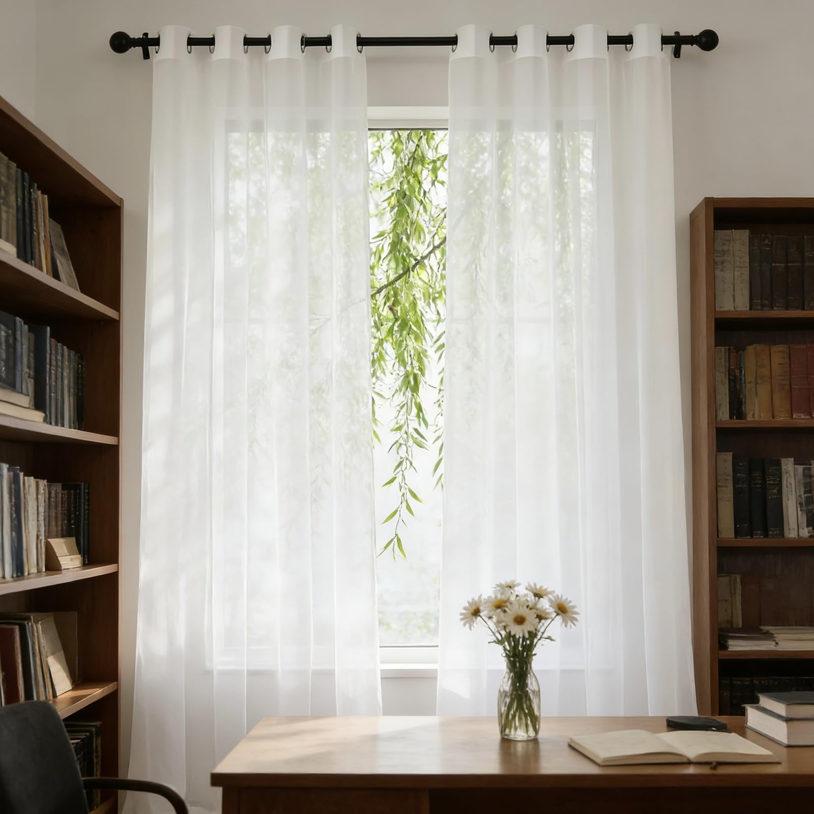 Cortinas modernas translúcidas que iluminan tu casa protegiendo la intimidad