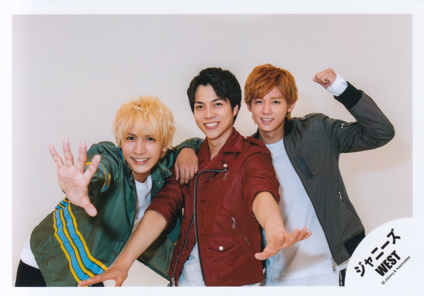 ジャニーズWEST WEST. 公式写真 集合 Amazon.co.jp: ジャニーズWEST 公式生写真 （集合写真）WA00387