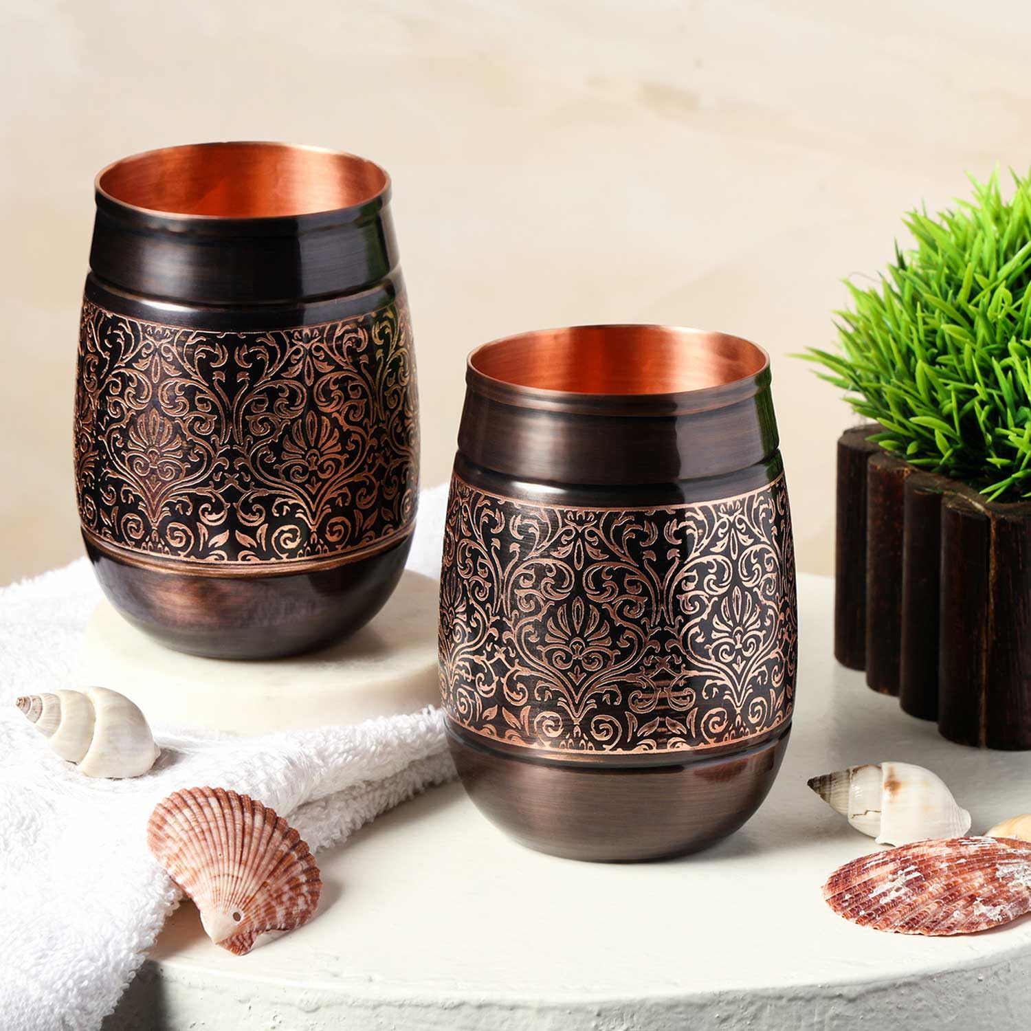 ANCIENTIMPEX Set di 2 bicchieri in rame, motivo floreale, capacità 250 ml, per benefici ayurvedici per la salute (a botte).