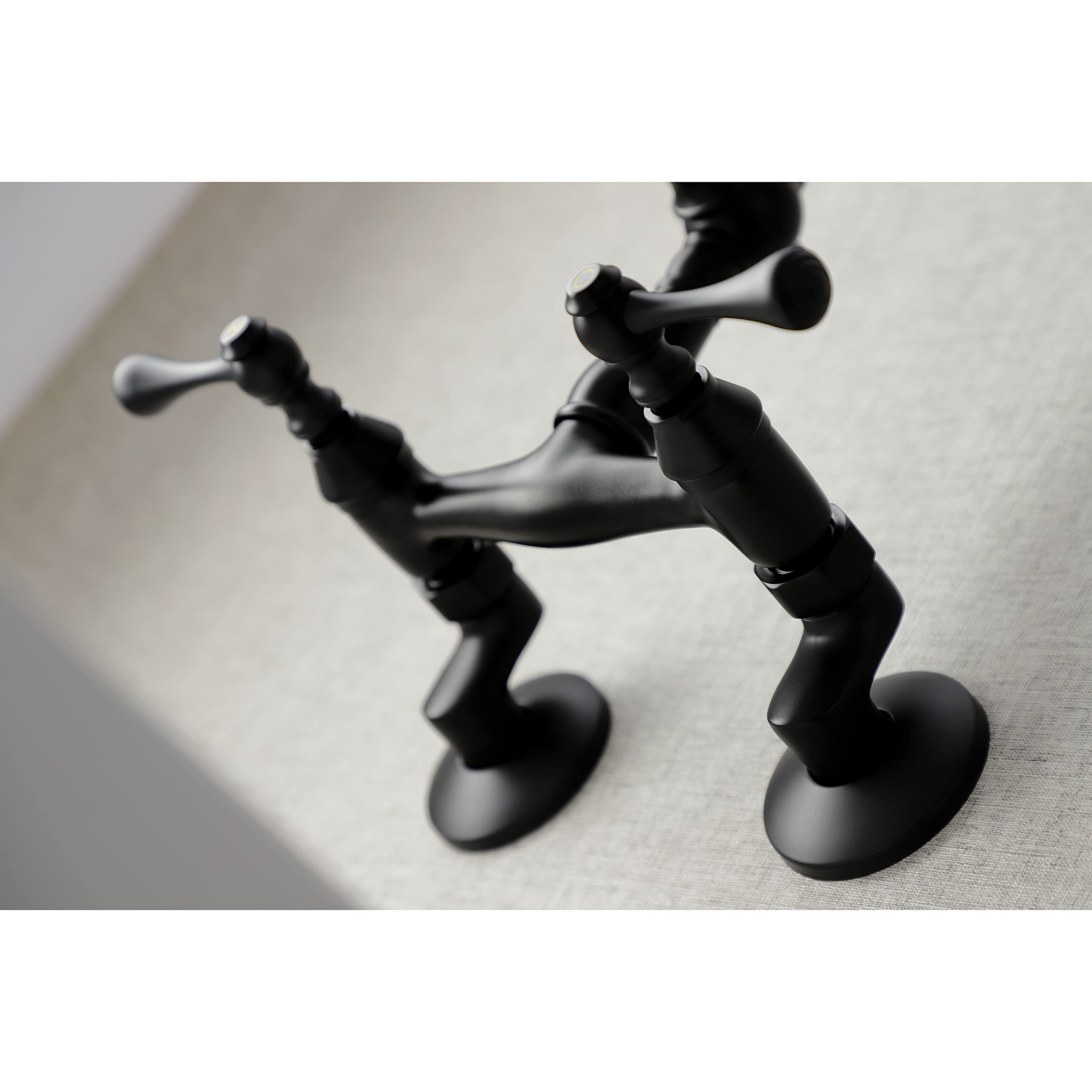 Kingston latón ks3220bl Vintage 15,2 cm ajustable centro soporte de pared de cocina grifo, 8 – 1/5,1 cm en alcance del Caño, Negro Mate