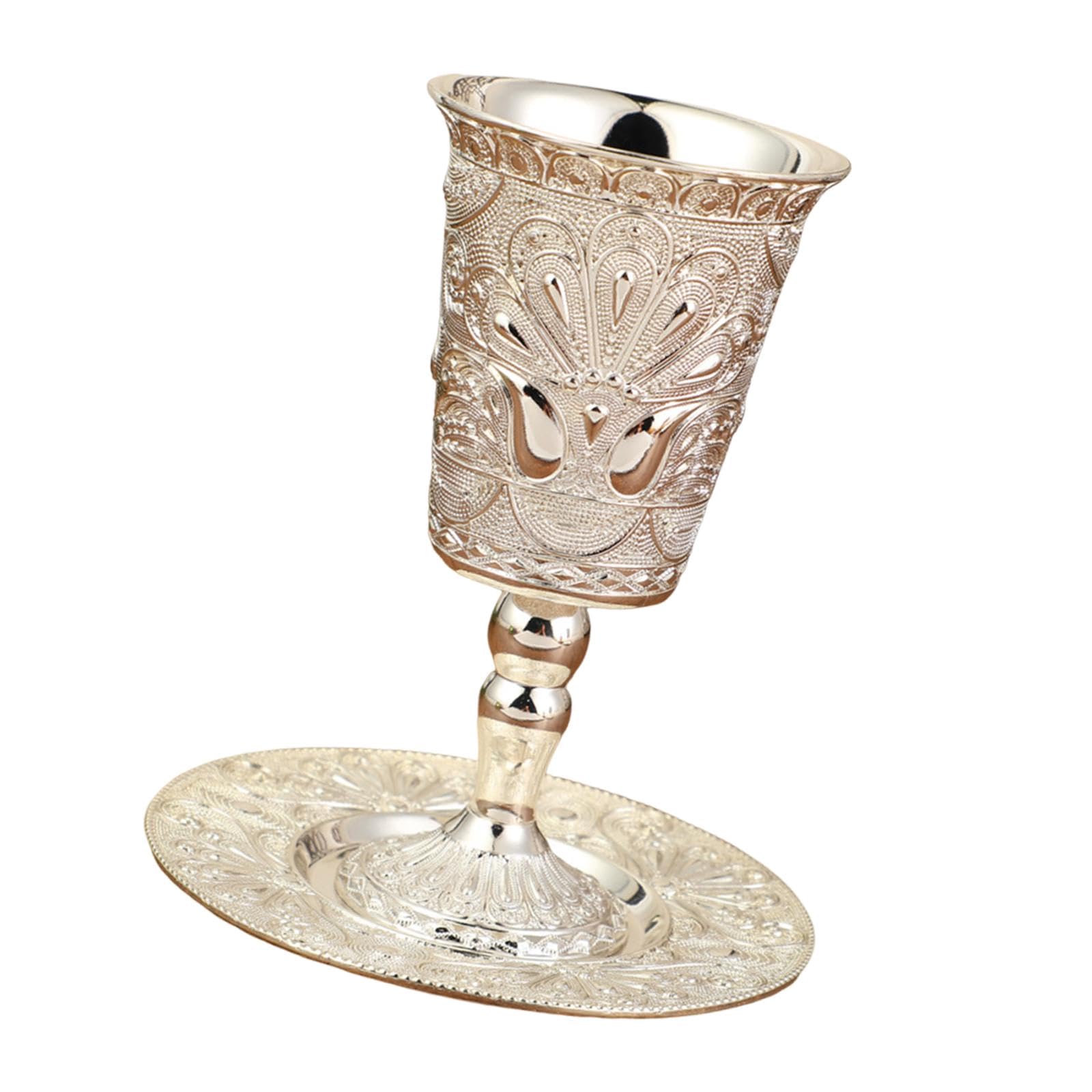 Verre à vin avec soucoupe pour vos soirées et tasse à café européenne matinale