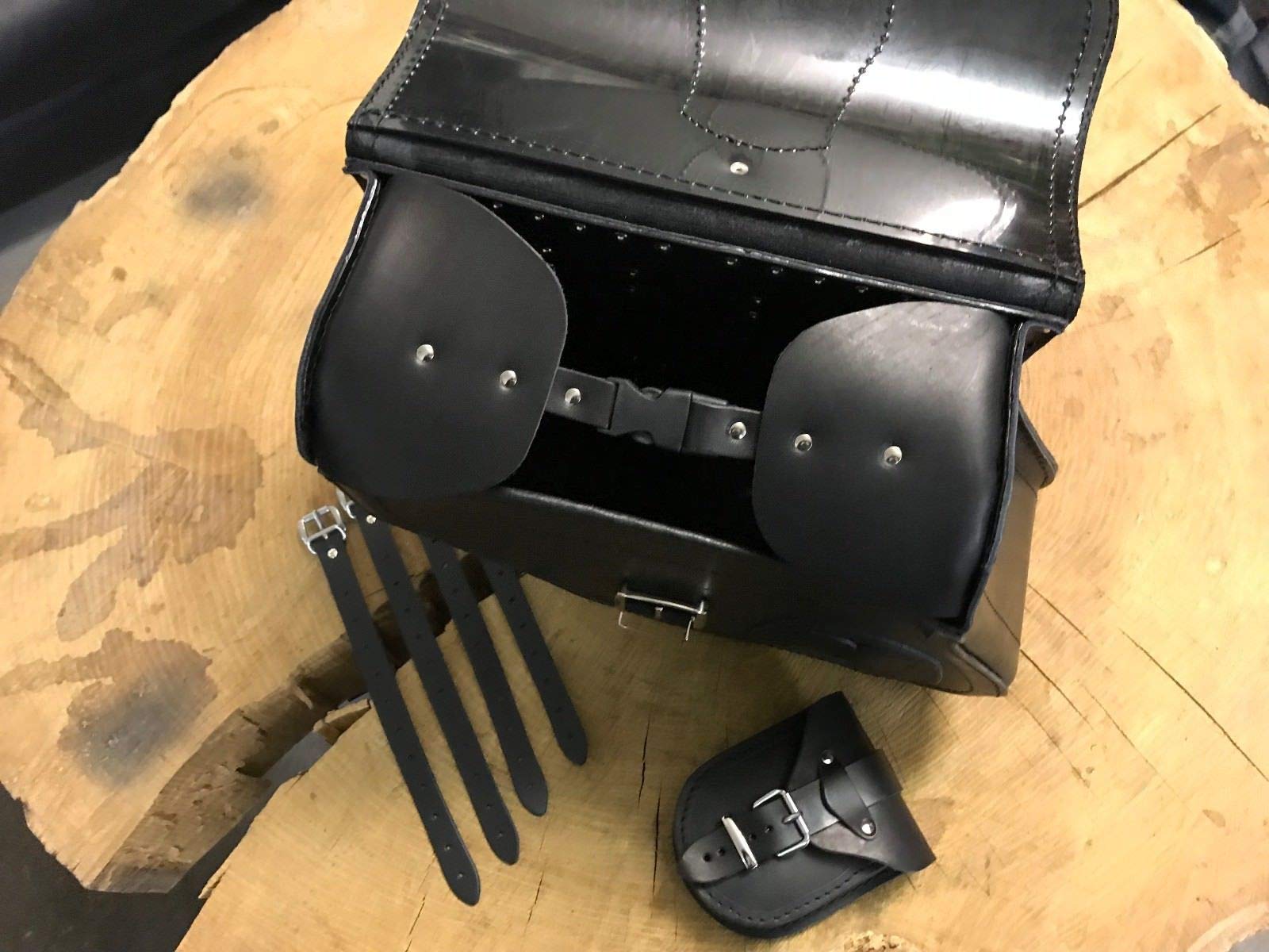 Dynamite Black Satteltasche kompatibel mit Harley Davidson Dyna Glide Street Bob Modell 1996-2017 Ledertasche Sportster Seitentasche Gepäckkoffer Seitenkoffer Saddle Bag HD Linke Seite Left
