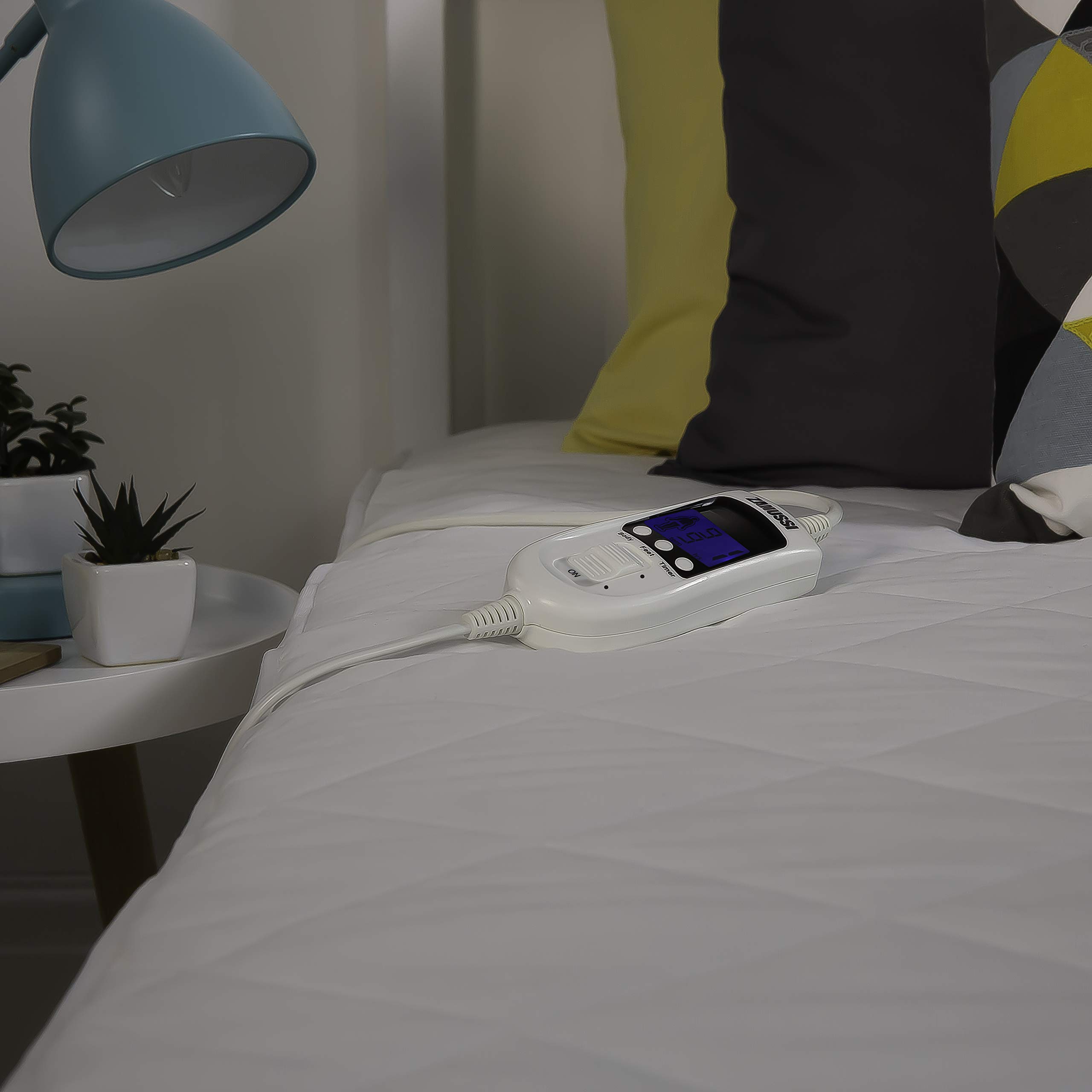 Zanussi Electric Blanket, Heated King Fitted Underblanket, 9 Heat Settings,  Low Energy u0026 Energy Efficient, Machine Washable, Overheat Protection, 150 x  200 cm, 60W, White ZEKB7003, 2 Year Guarantee : Amazon.co.uk: Home u0026 Kitchen