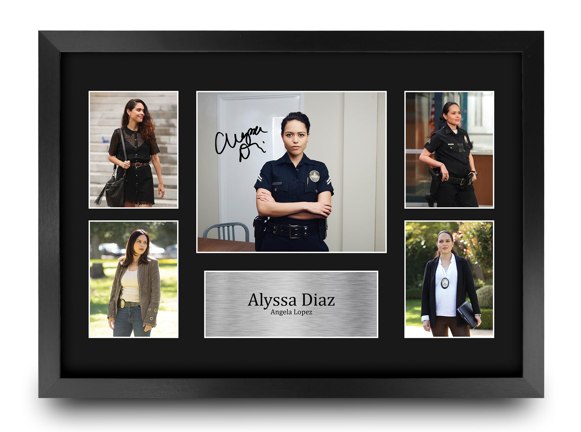 HWC Trading Alyssa Diaz The Rookie Angela Lopez Geschenke Gedrucktes Signiertes Autogramm Foto für Fans von Fernsehshows - A3 Gerahmt