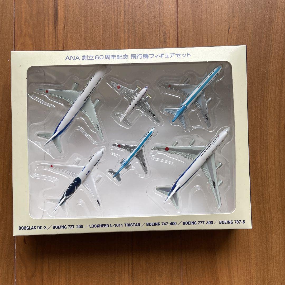 飛行機　フィギュア　まとめ　ANA QATAR など Amazon.co.jp: ANA 60th Anniversary Airplane Figure Set : Hobbies