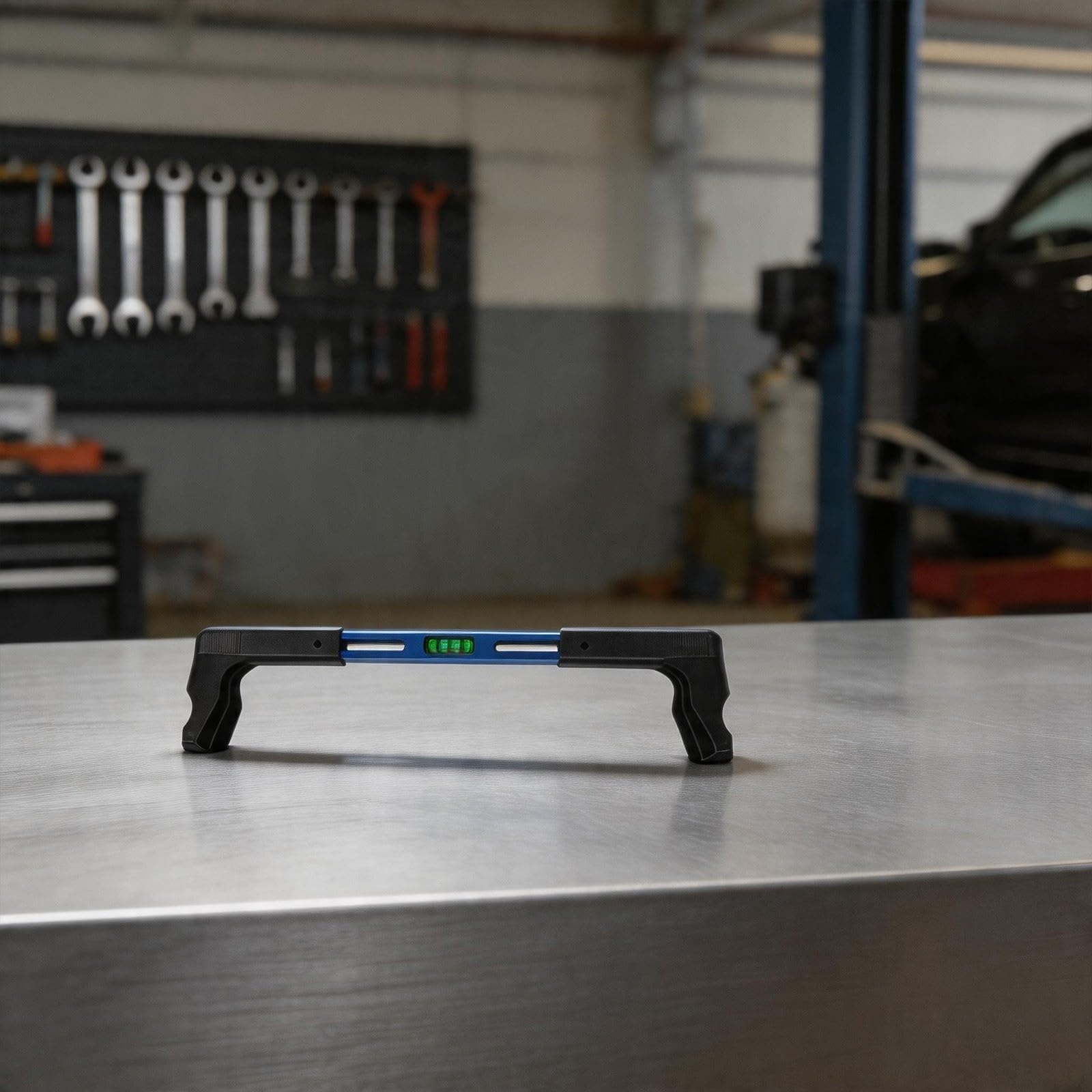 Strumento di allineamento del volante per uso professionale con display accurato del livello e robusta struttura in metallo e ABS