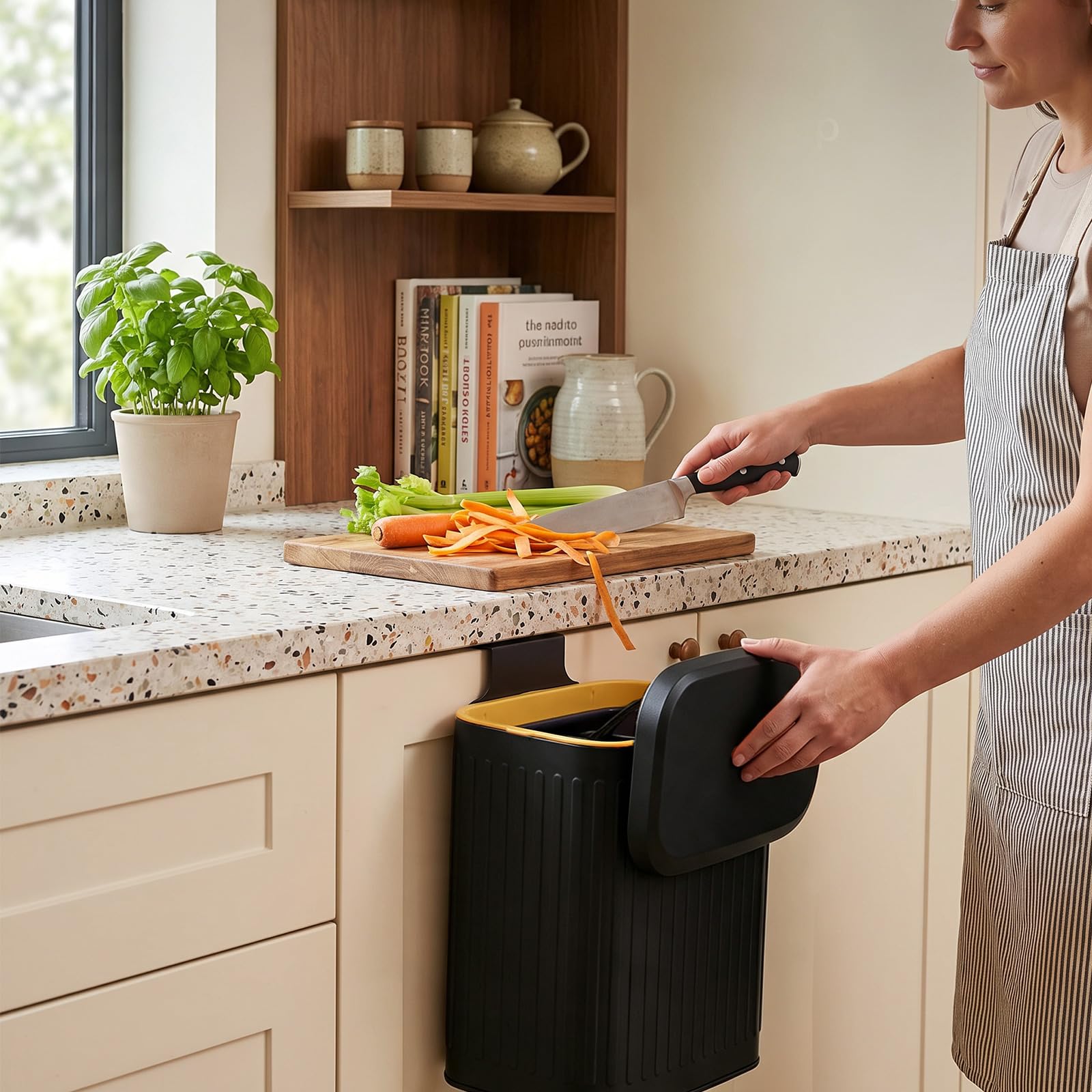 Pattumiera da cucina sospesa con coperchio, 8 l, in acciaio inox, secchio interno staccabile, cestino per rifiuti da parete con fodere profumate alla lavanda, per porta dell'armadio, piano di lavoro