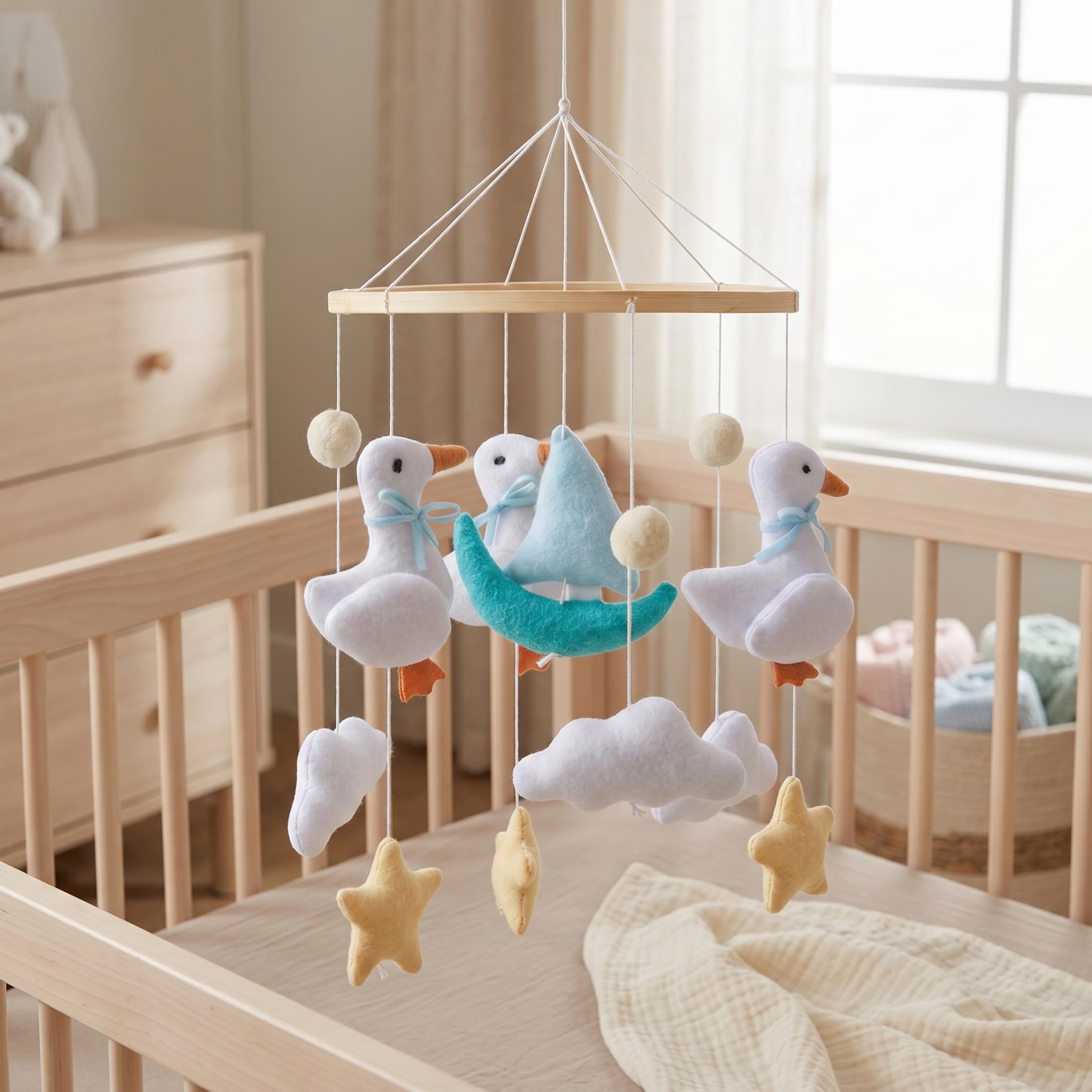 Babybett-Mobile, Babybett-Mobile, Hängespielzeug mit Entenmotiv, Filzwolken und Glöckchen, für Neugeborene, Jungen und Mädchen