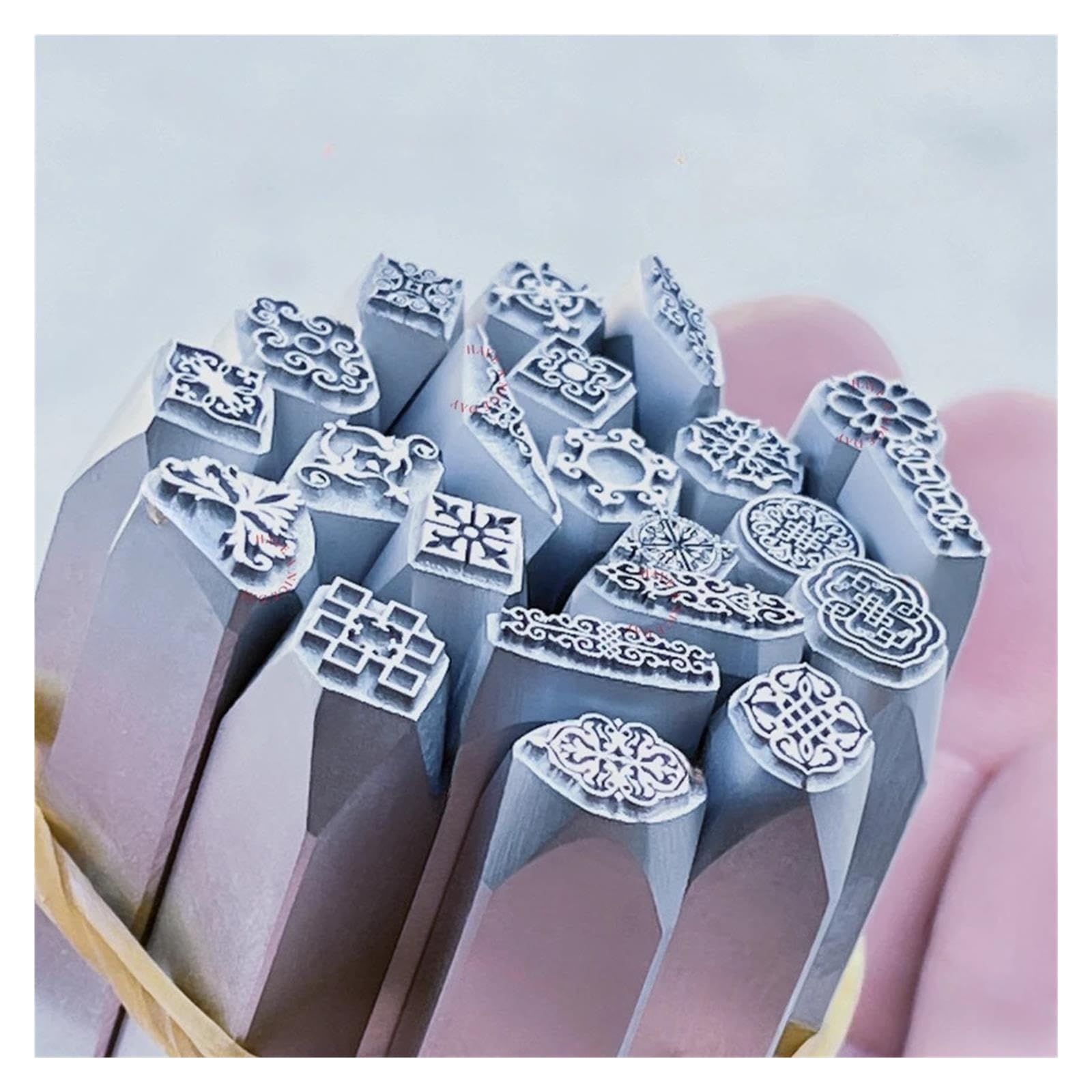 Timbri Metallici Con Logo Di Design Floreale