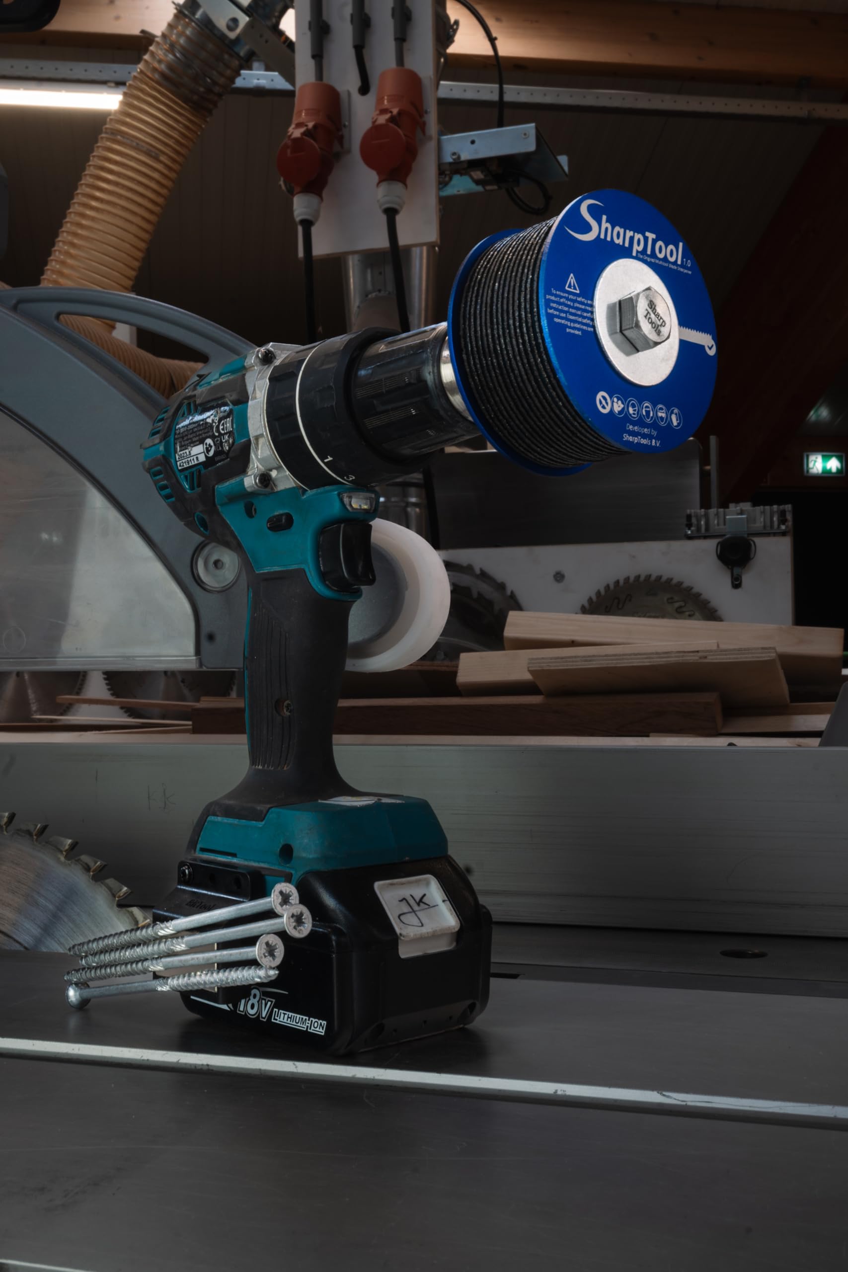 SharpTool 1.0 XL Lama Affilatrice per Multitool - Accessorio per Utensili Oscillanti Multifunzione per Affilare Lame da Taglio a Immersione - Affilatore per Lame da Trapano - 68 mm