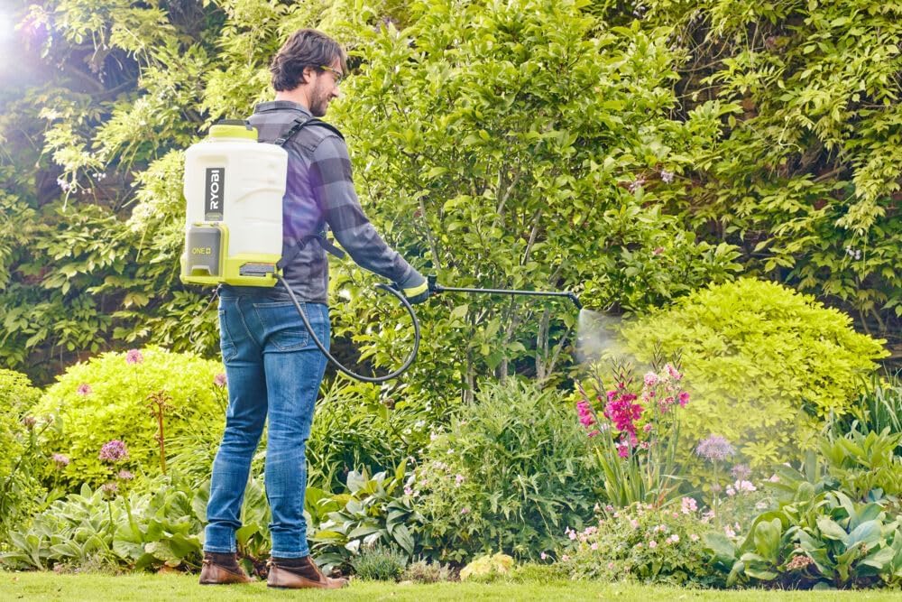 Ryobi Pompa Irroratrice Spalleggiata a Batteria 18V One+, Spruzzatore con Ampio Serbatoio da 15 L, Pressione max 6,2 bar e Portata max 1,8 l/min, Senza Batteria, RY18BPSB-0