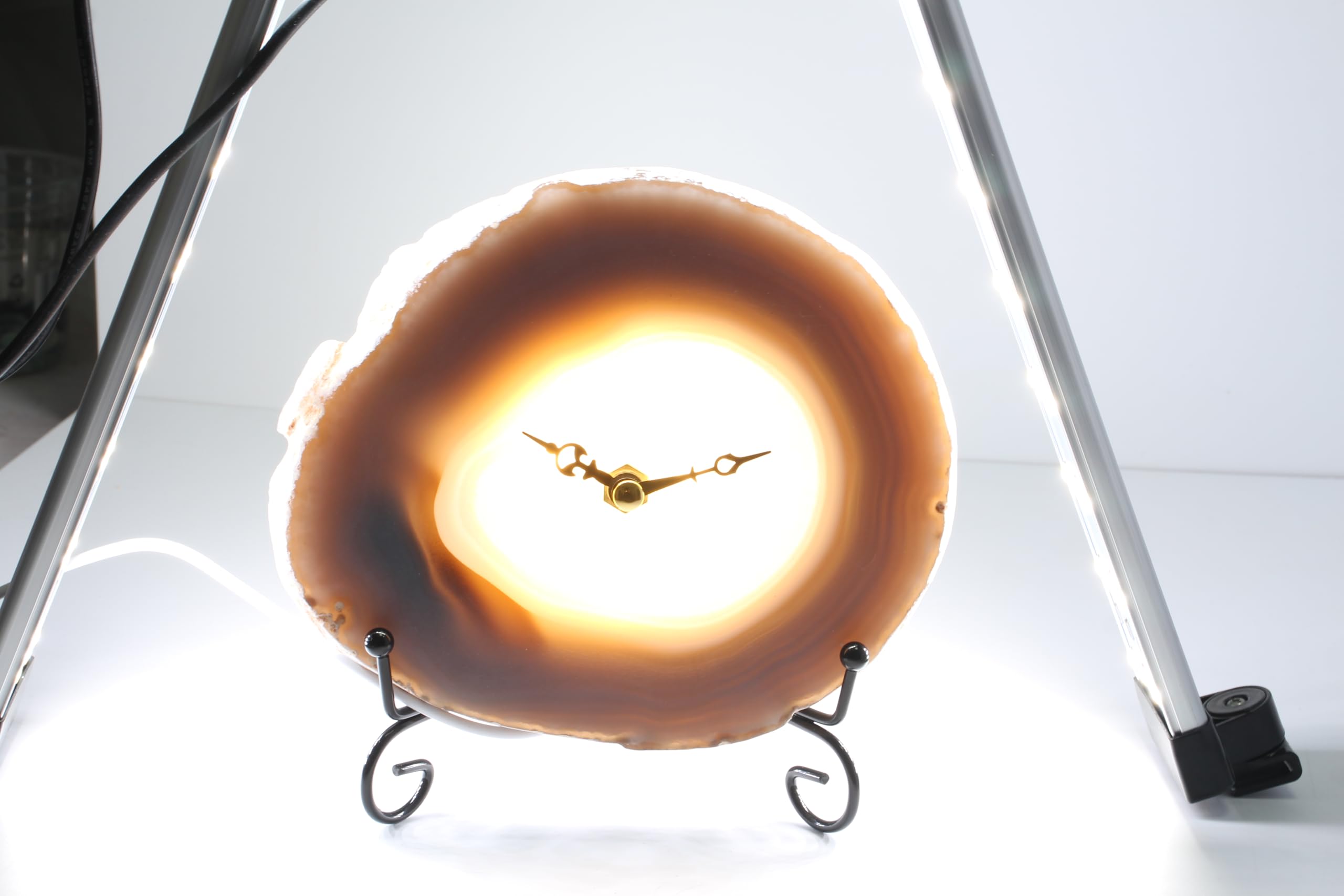 Orologio da scrivania con fette di agata naturale con retroilluminazione a LED, orologio da tavolo unico al quarzo in cristallo grezzo, arte geode unica nel suo genere, decorazione per casa e