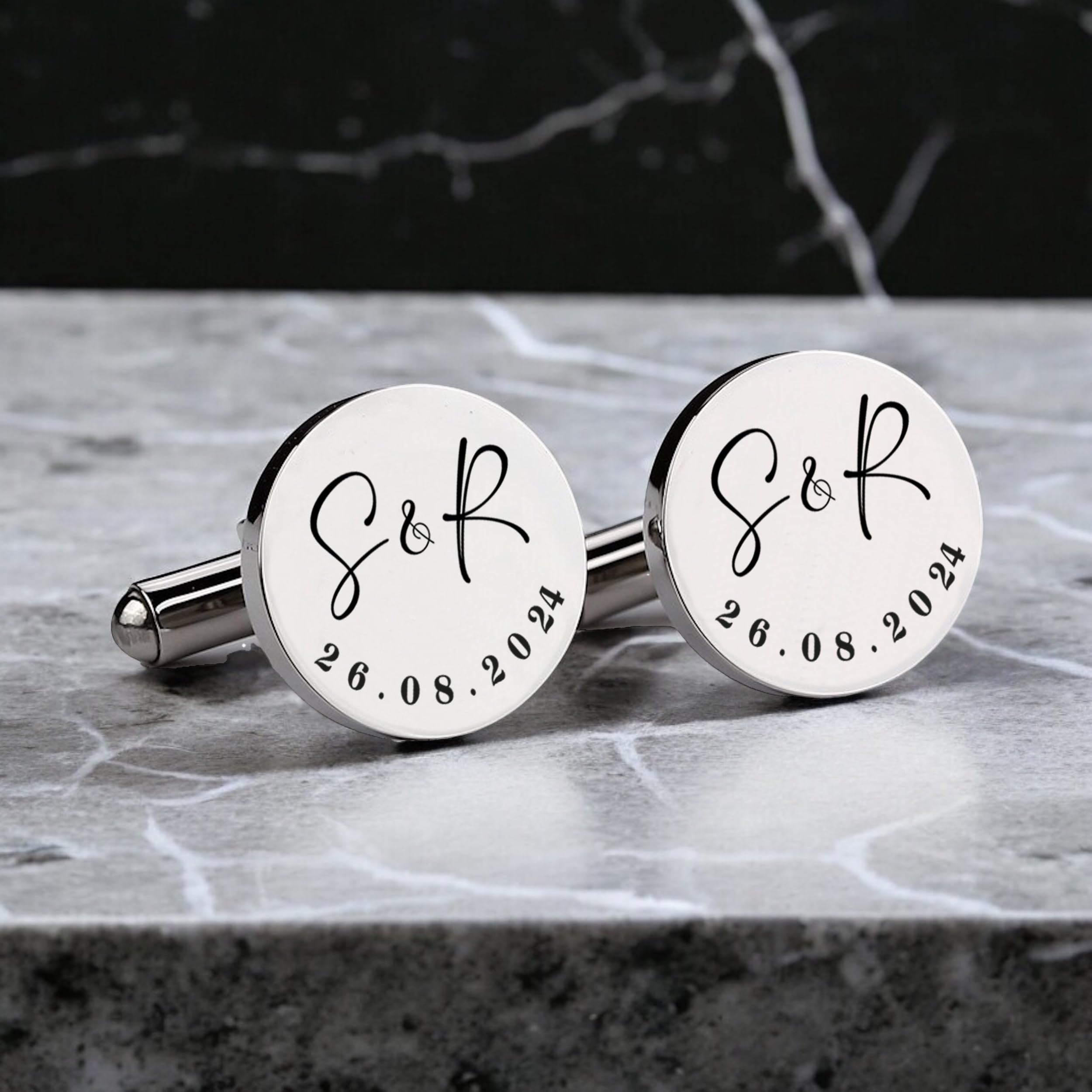 2 Manschettenknöpfe mit Gravur in silber für Männer eckig, personalisiertes Geschenk mit Initialien, silberner Schmuck für Herren, als Hochzeitsgeschenk, zum Jahrestag, zum Hochzeitstag