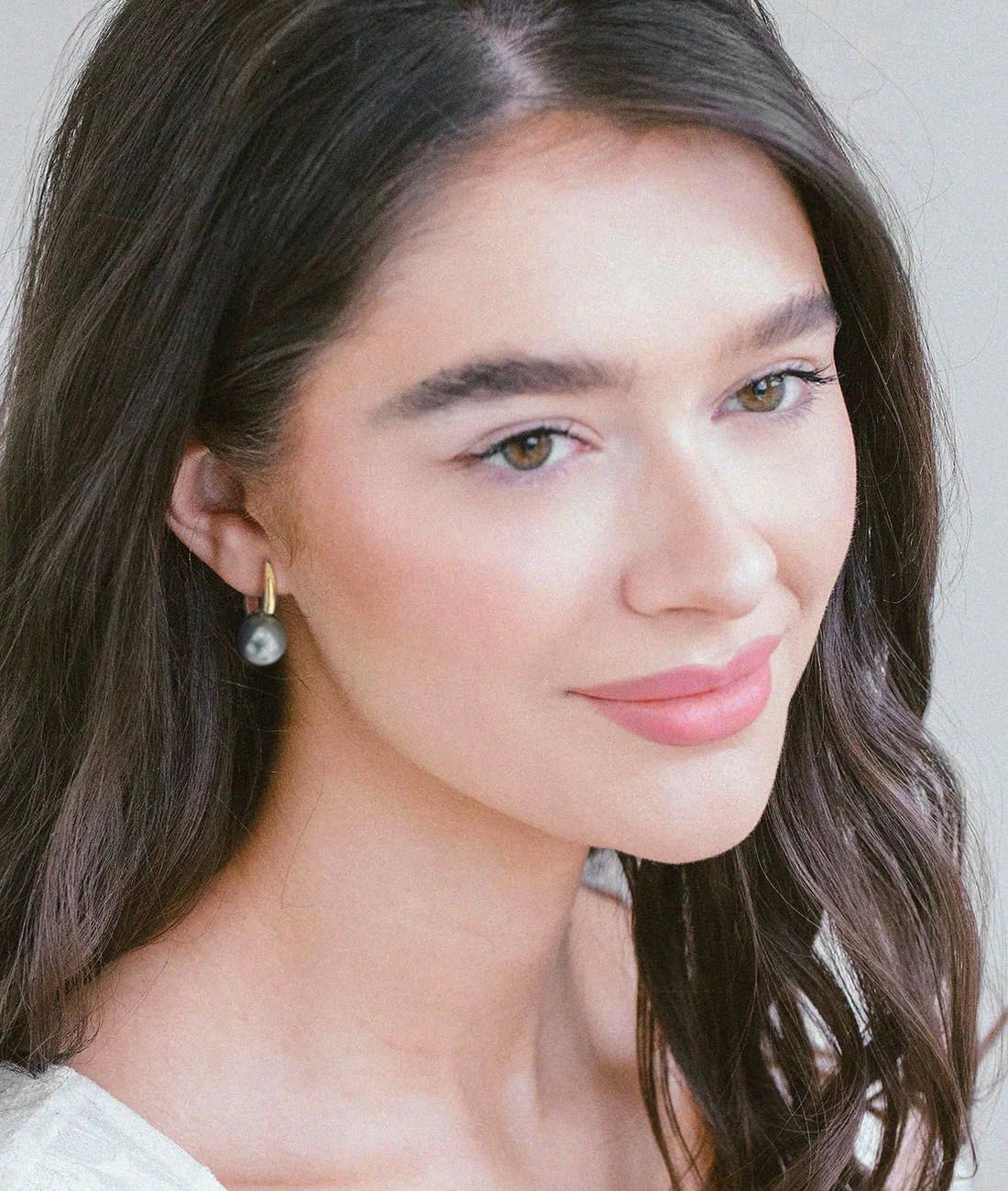 Aobei Pearl Handpicked Shell Pearl Drop Dangle Earrings for Women Dainty 18K Gold Plated Pearl Stud Earrings for Wedding Bridesmaids Gift - Image 6