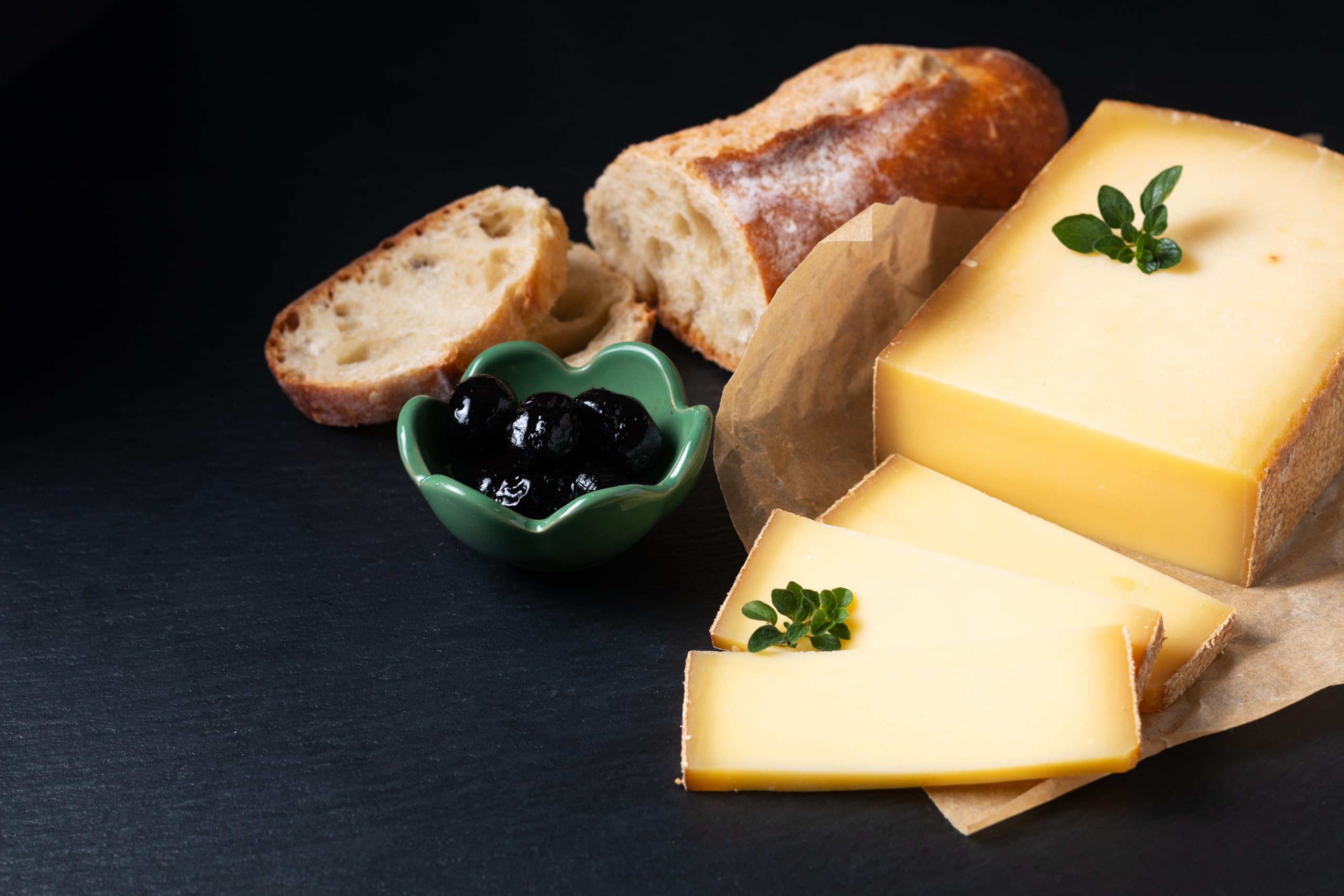 Queso francés Comté 18 meses MonS Gr. 900/1000 SV - Sazonado - Lechería Producción Artesanal - Seleccionado por El Salumiero 1978