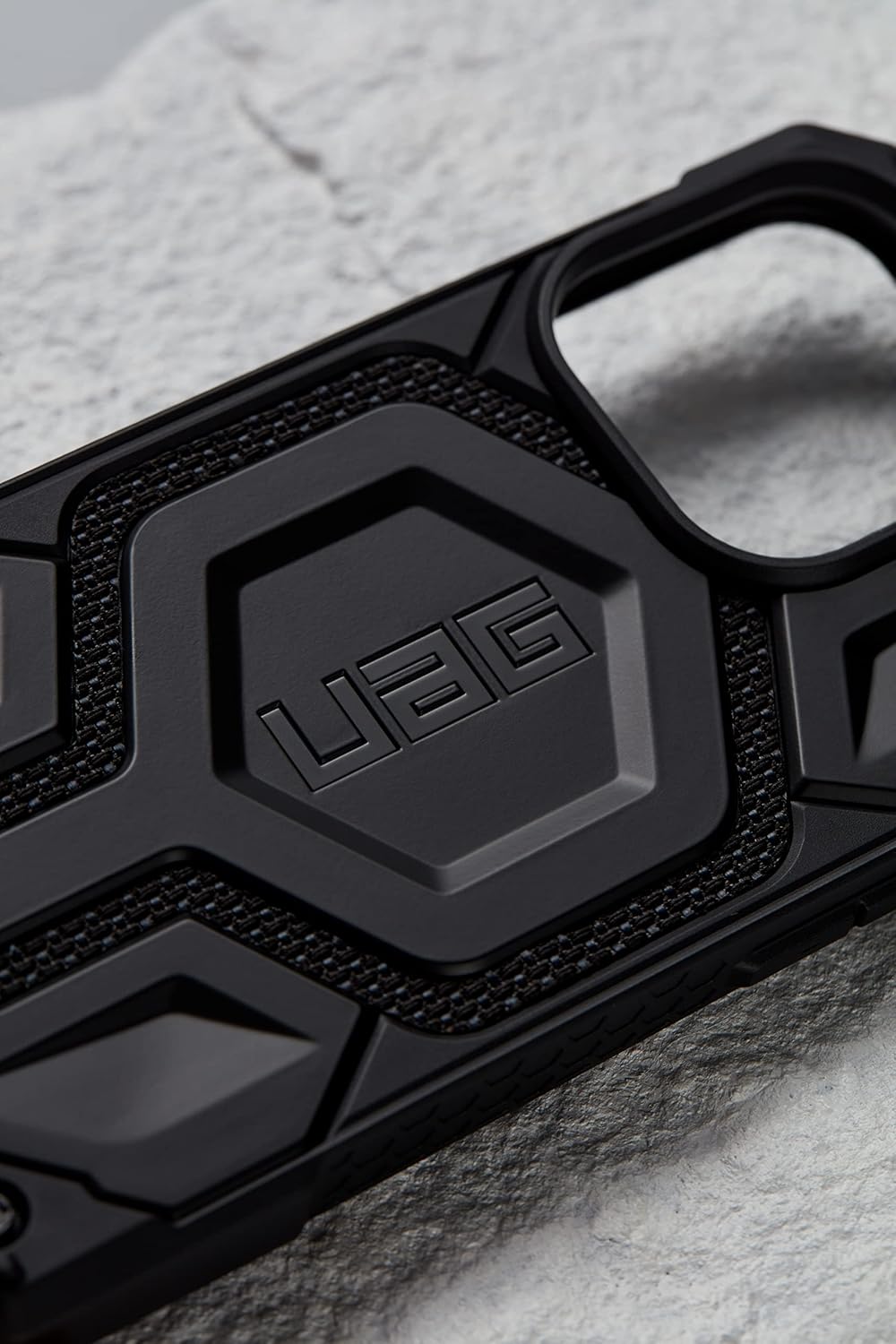 URBAN ARMOR GEAR UAG Designed for iPhone 14 Pro Case Kevlar Black 6.1" Monarch Pro Built-in Magnet Compatible with MagSafe Charging Rugged Shockproof Dropproof Premium Protective Cover